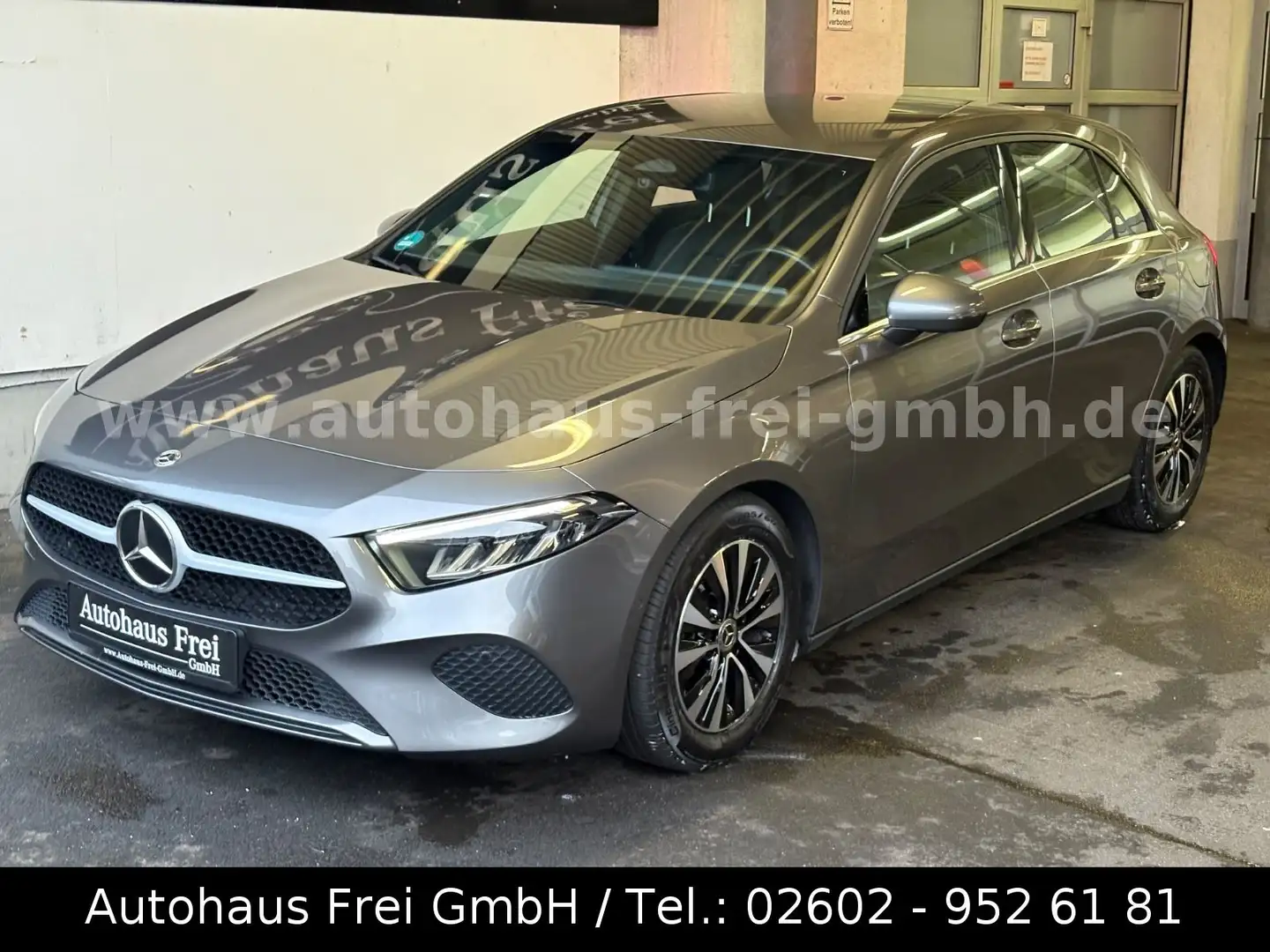 Mercedes-Benz A 180 d 1.HAND*DISTRONIC*KAMERA*NTG7*LED*CARPLAY Gris - 2