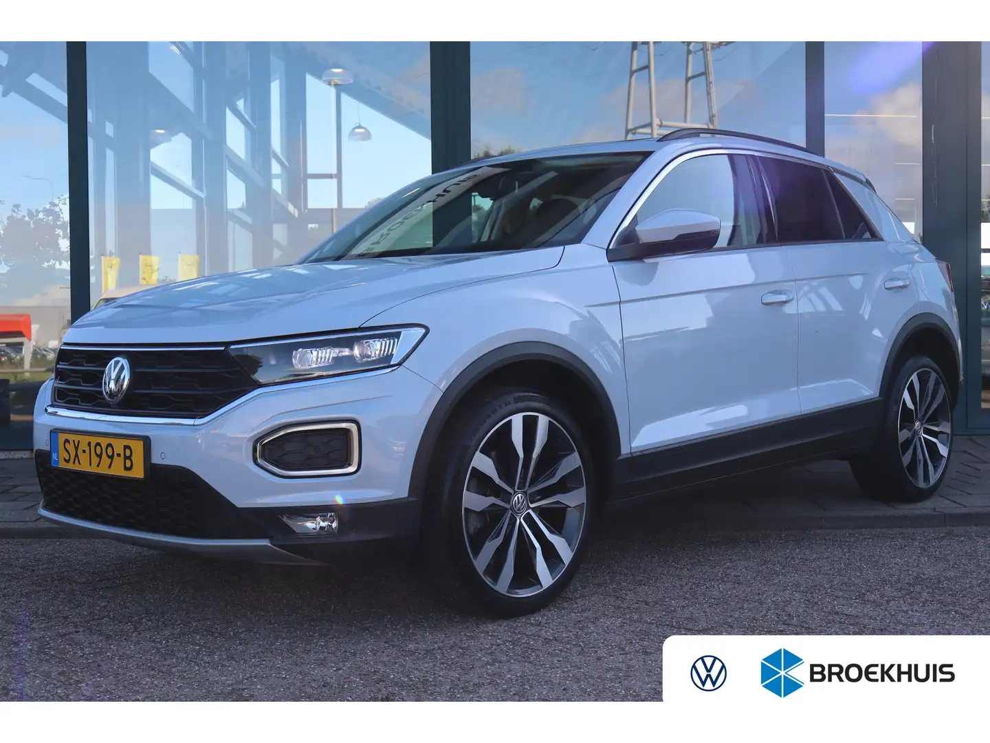 Volkswagen T-Roc Style 1.5TSI 150PK | 19 Inch Suzuka velgen | Elekt Wit - 1