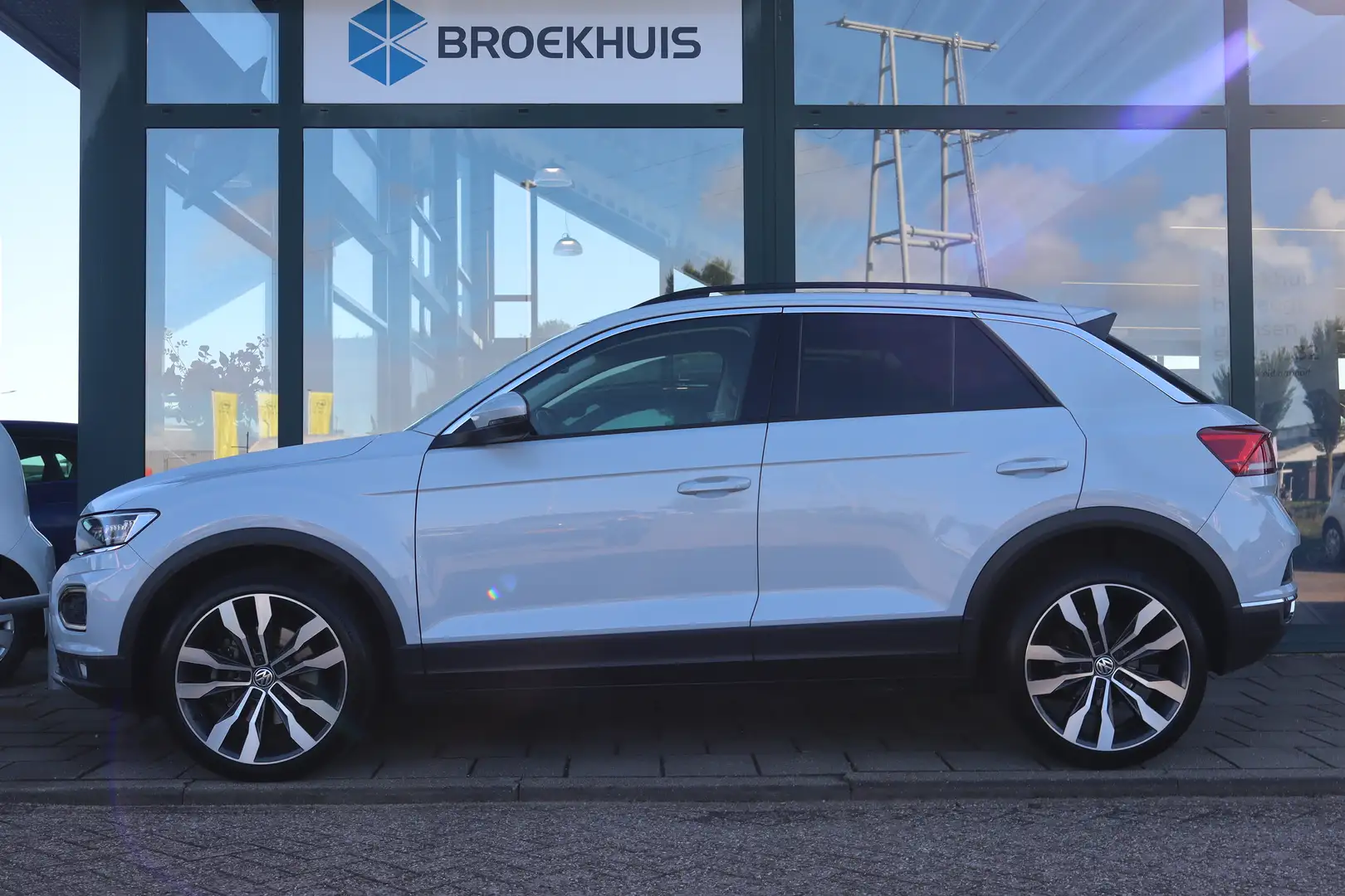 Volkswagen T-Roc Style 1.5TSI 150PK | 19 Inch Suzuka velgen | Elekt Wit - 2