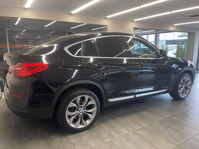 BMW X4 xDrive 20 d xLine*AUT./Leder/Navi/AHK/ALU/TOP — photo 4