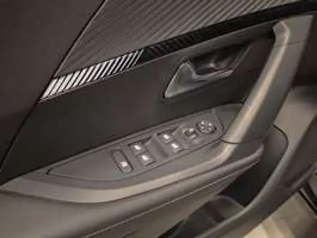 Peugeot 2008 view 8
