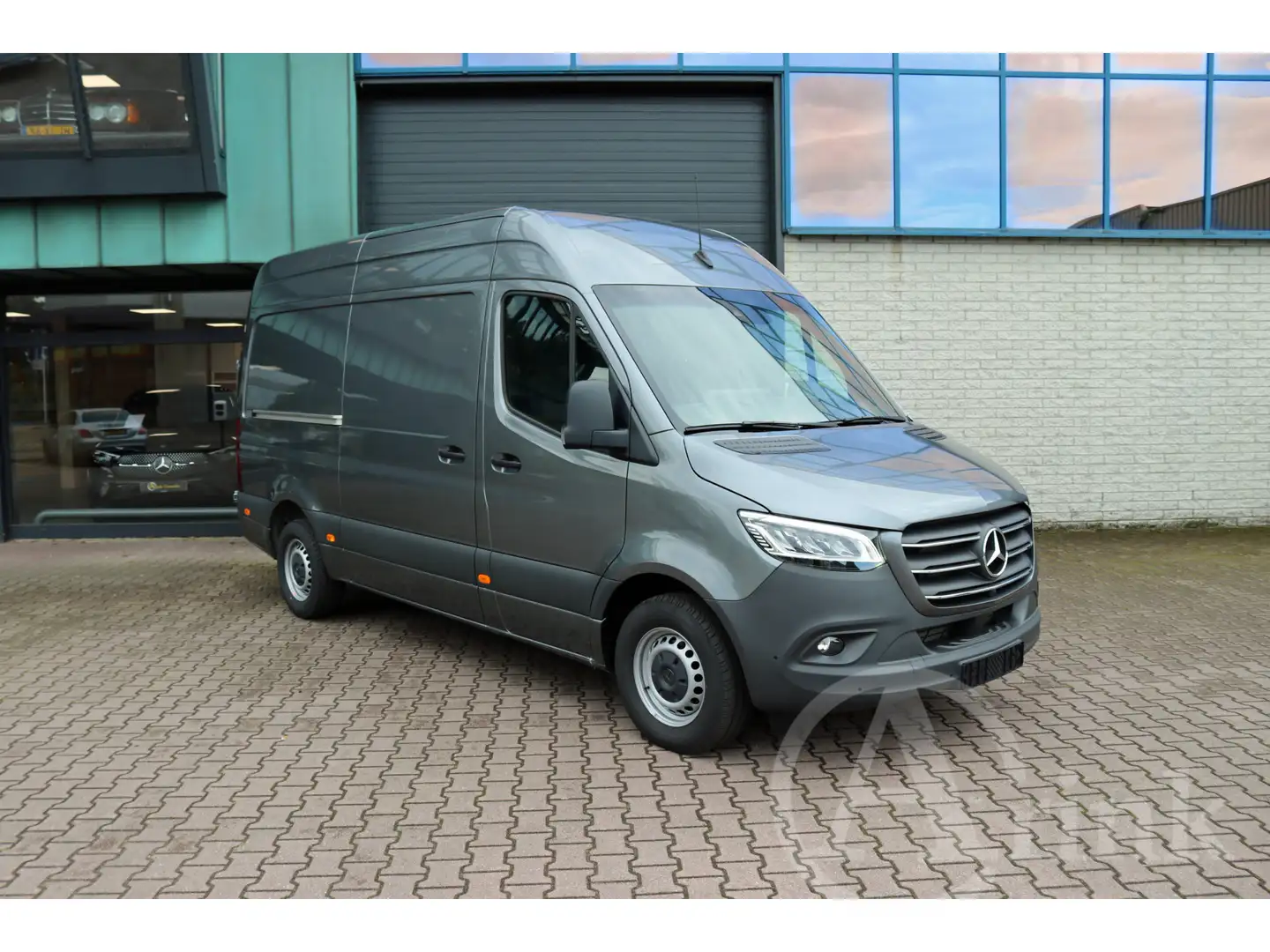 Mercedes-Benz Sprinter 317 CDI L2H2 BPM vrij 360° ALARM KL3 DISTRONIC MBU Gris - 1