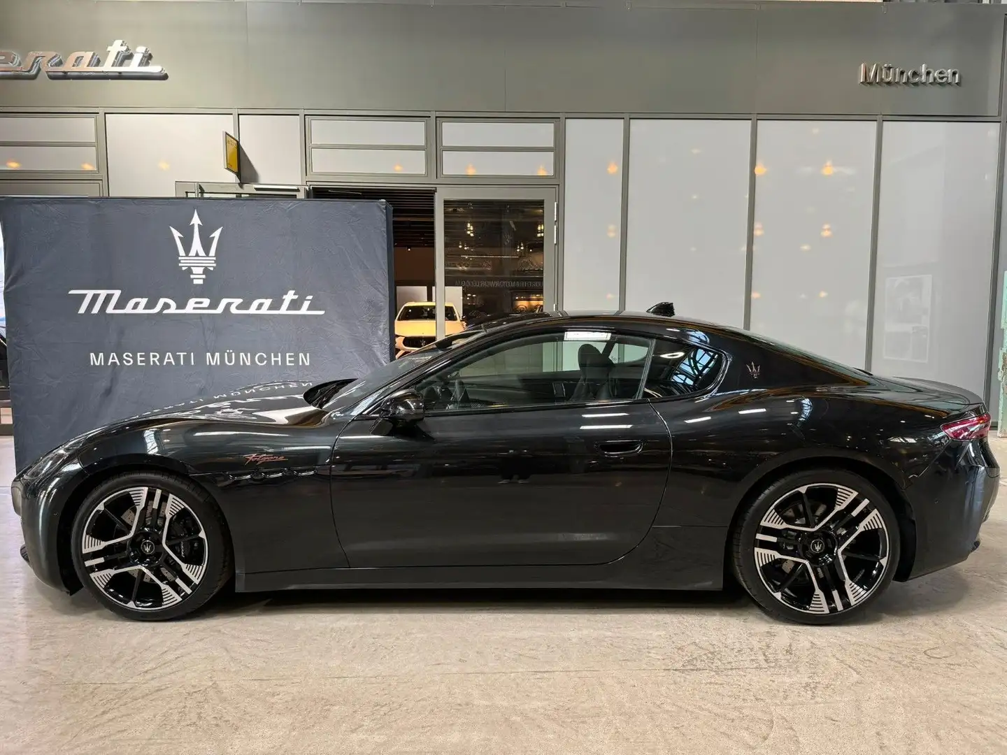 Maserati GranTurismo GranTurismo FOLGORE V-Max 320 *Maserati München* Чорний - 2