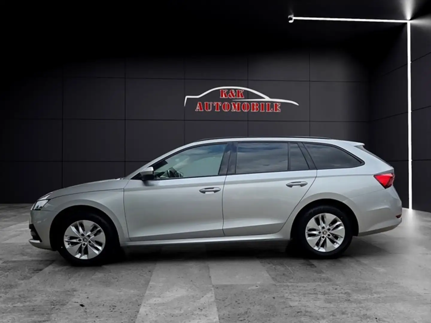 Skoda Octavia Ambition 2.0TDI DSG VIRTUAL/NAVI/LED/AHK Zilver - 2
