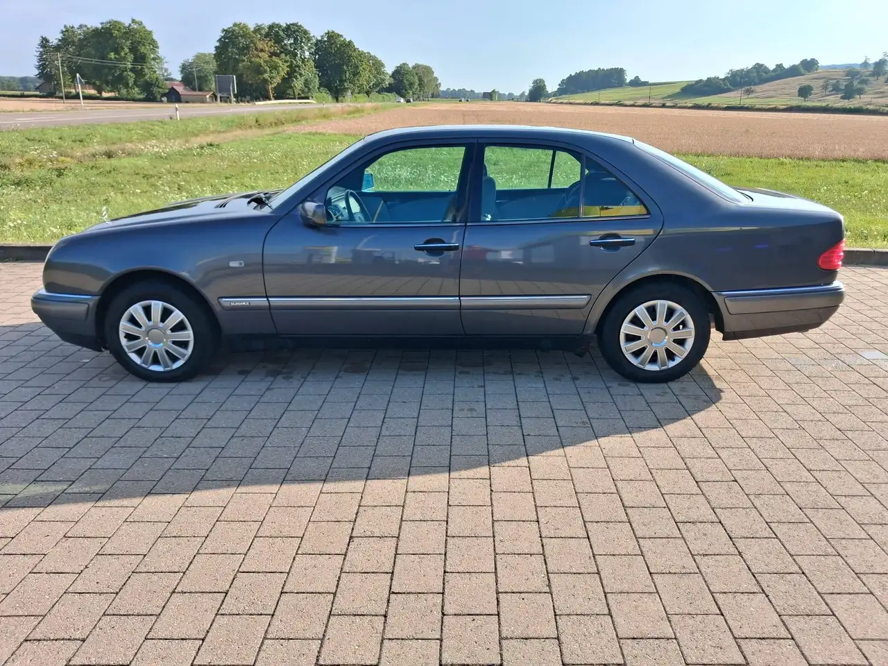 Mercedes-Benz 230 E Klasse, foto 3