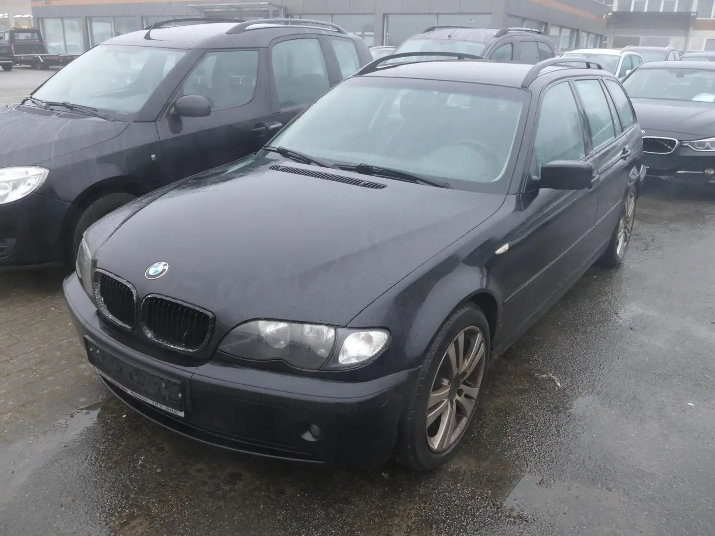 BMW 318 318i touring Kombi Klimaautomatik HU/AU 01/2026 Schwarz - 1