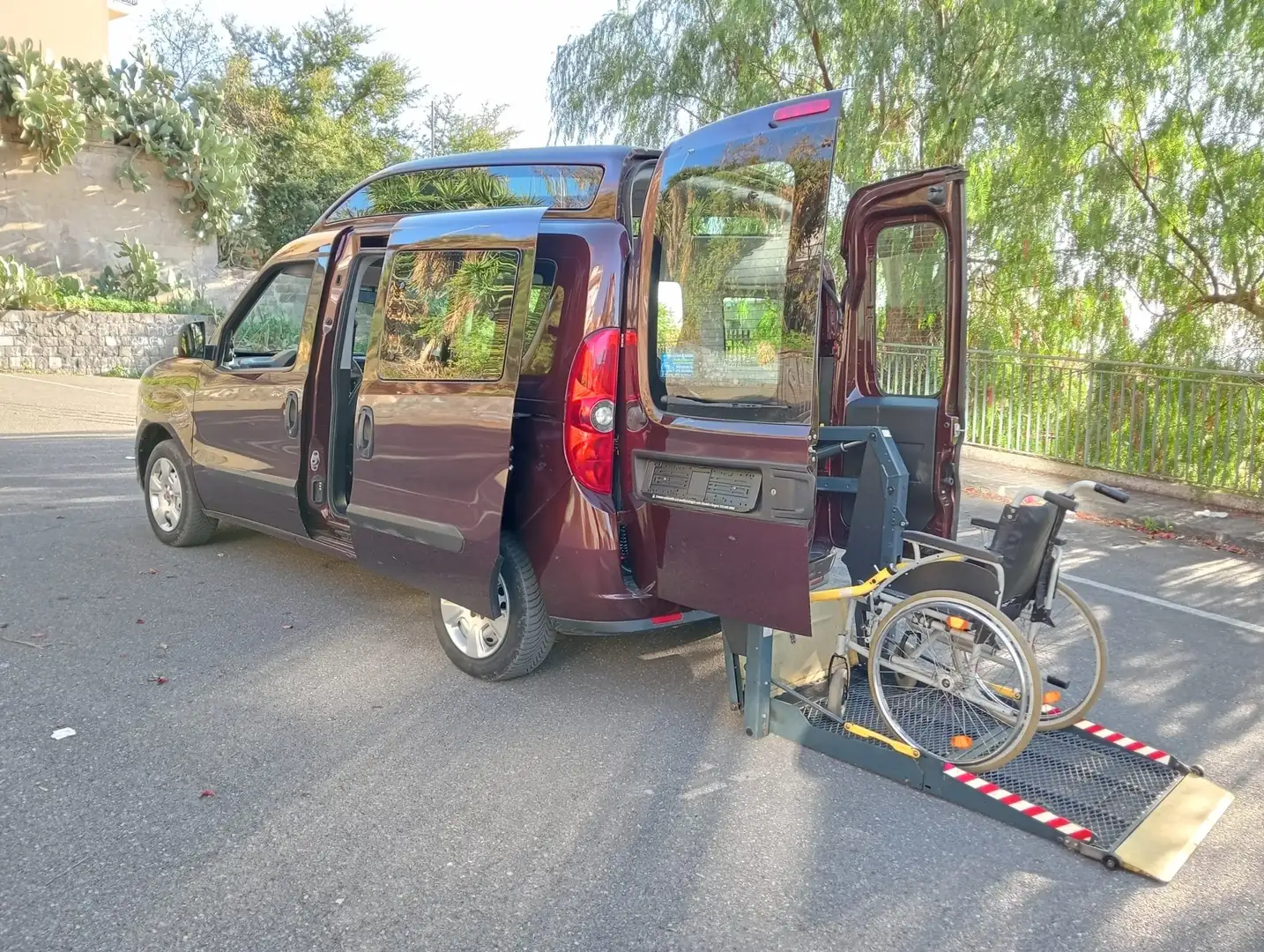 Fiat Doblo Sollevatore elettrico trasport disabili carrozzina Marrone - 2