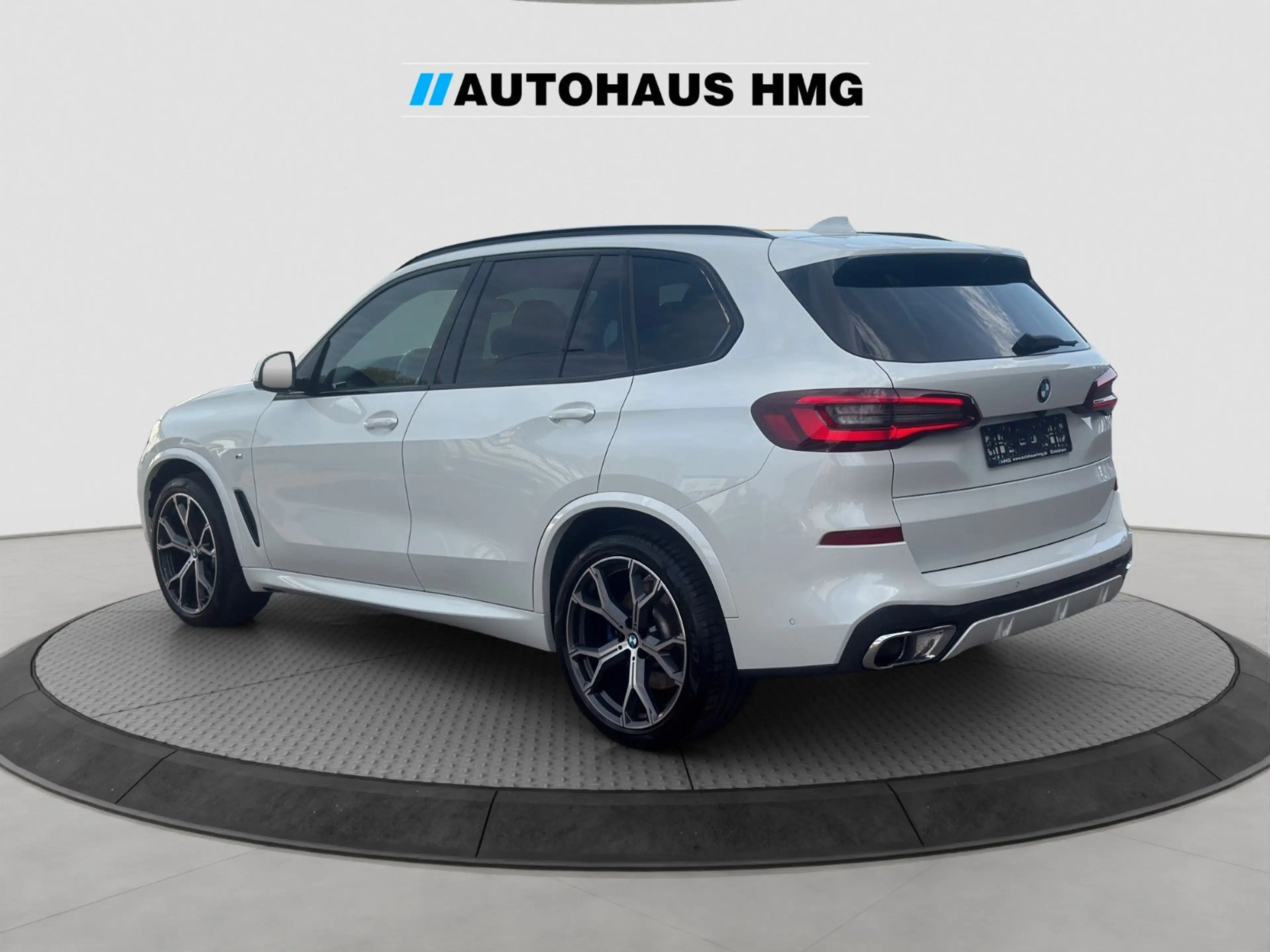 BMW X5 xDrive 30d M Sport *PANO*360°*LED*STANDHZ*AHK — photo 3