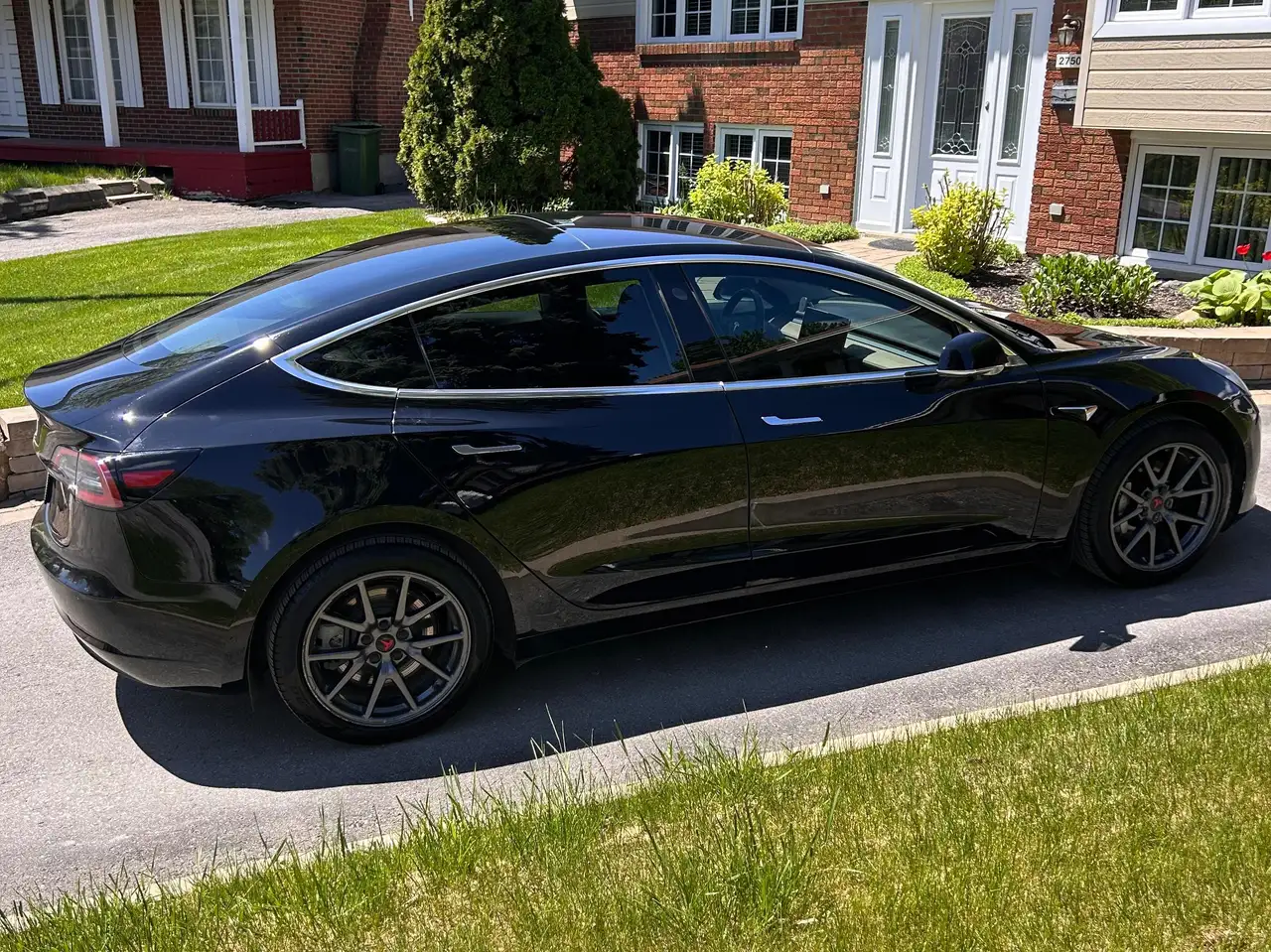 Tesla Model 3 photo Tesla Model 3