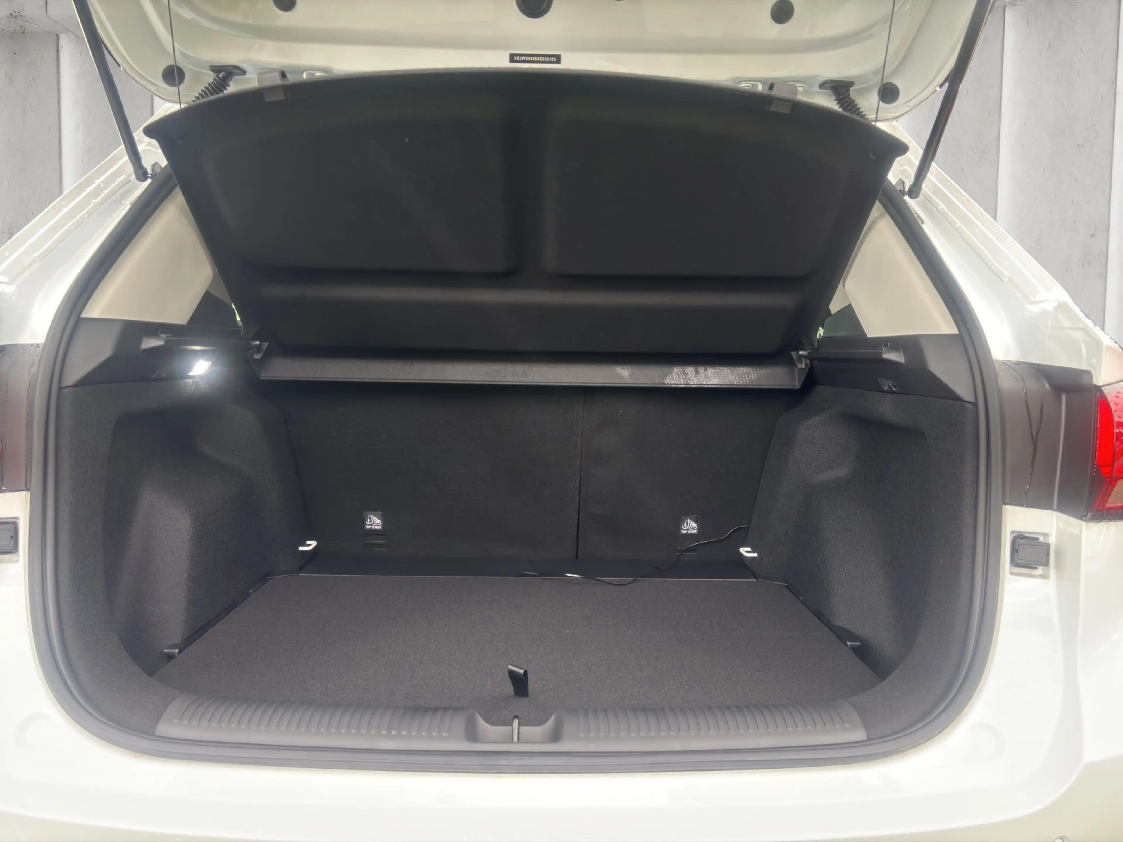 MG ZS Luxury 1.5 Hybrid+ Sports Utility Vehicle. 145 kW. — photo 15