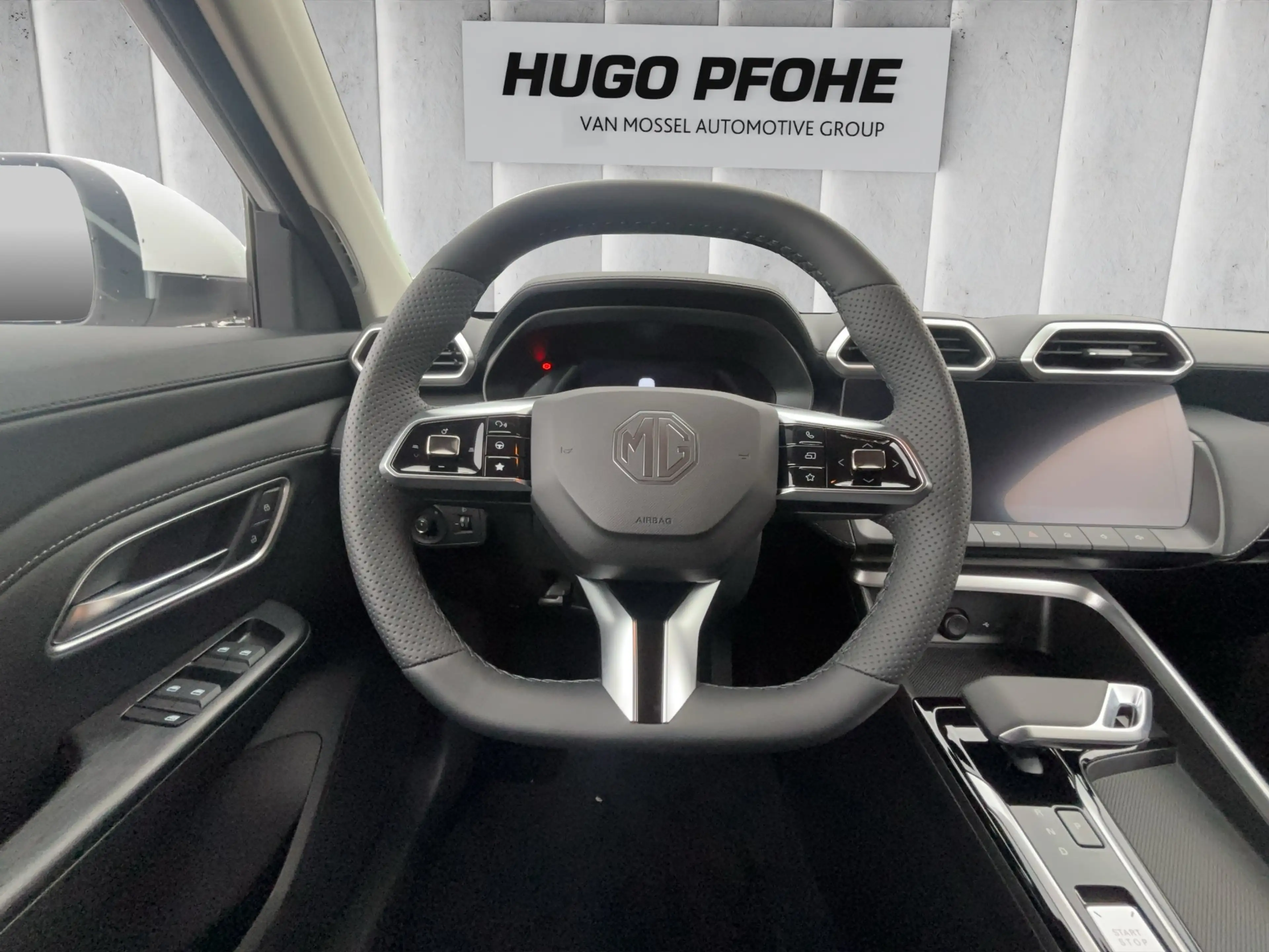 MG ZS Luxury 1.5 Hybrid+ Sports Utility Vehicle. 145 kW. — photo 11