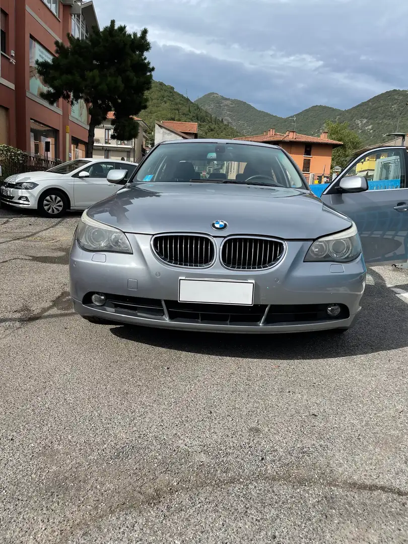 BMW 530 530 XD Touring Futura c/pelle Grigio - 2