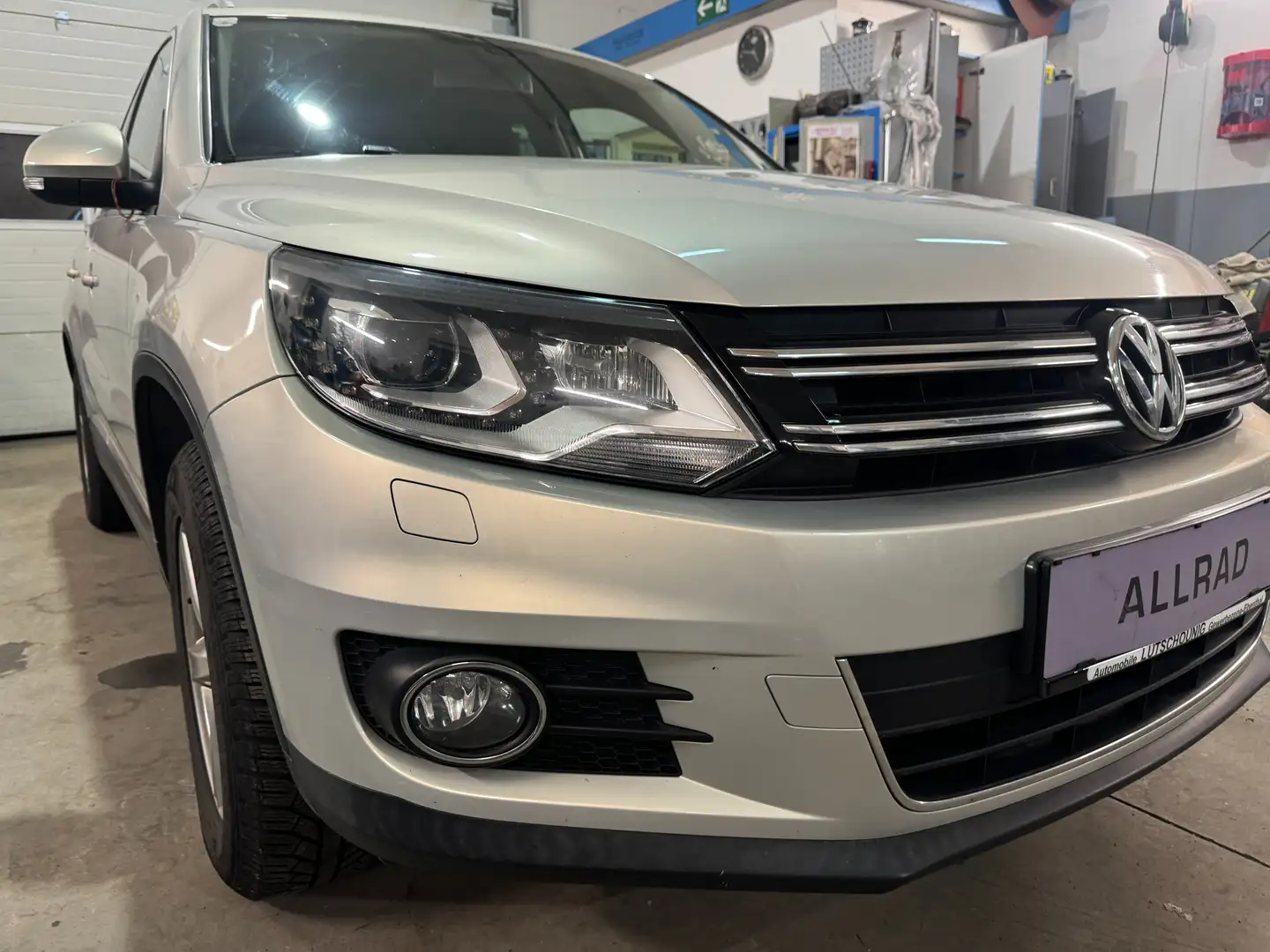 Volkswagen Tiguan 2,0 TDI BMT 4Motion Sport Plateado - 2