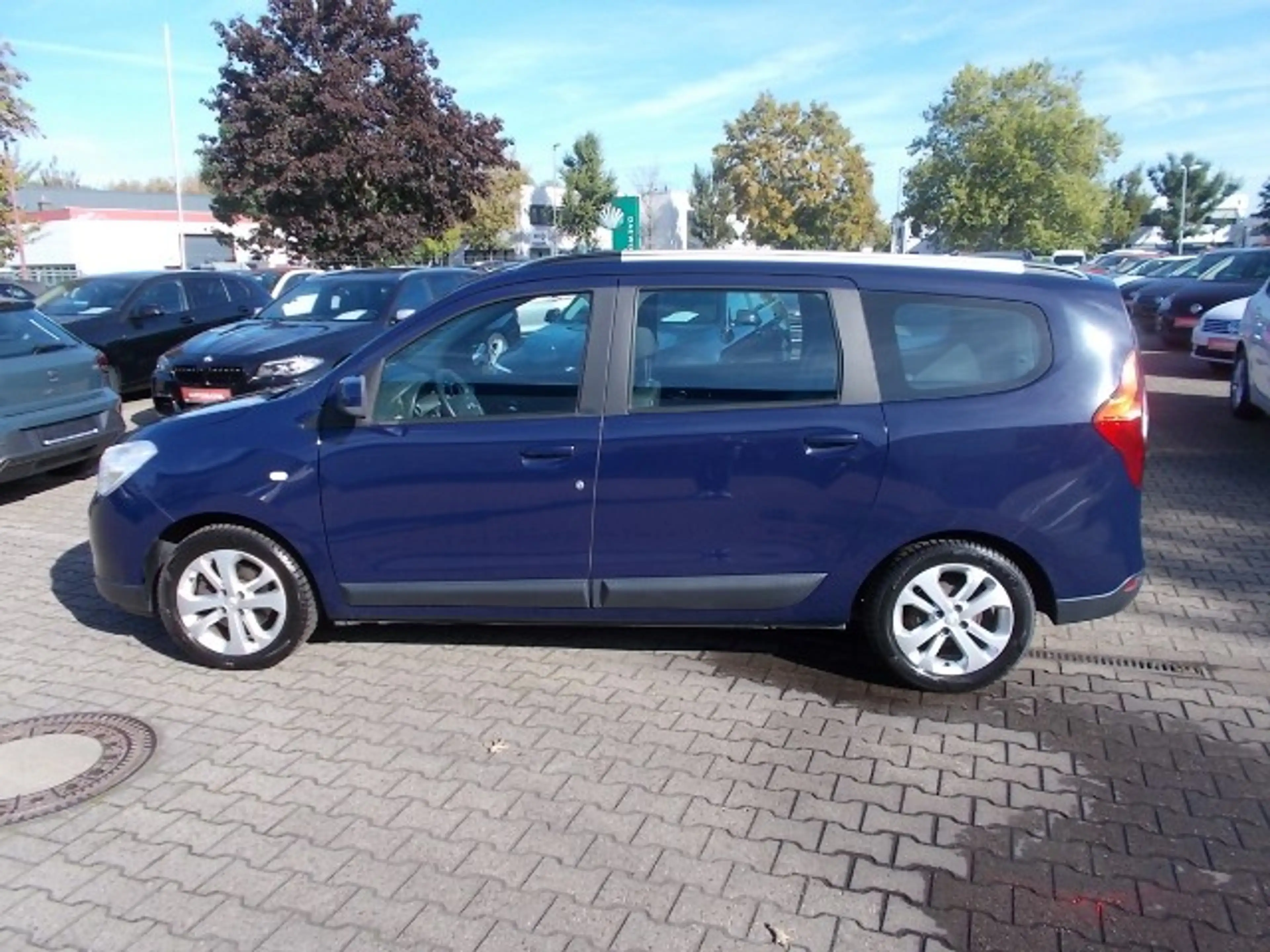 Dacia Lodgy Prestige, Leder, AHK, Navi, Allwetter, Klima — photo 8