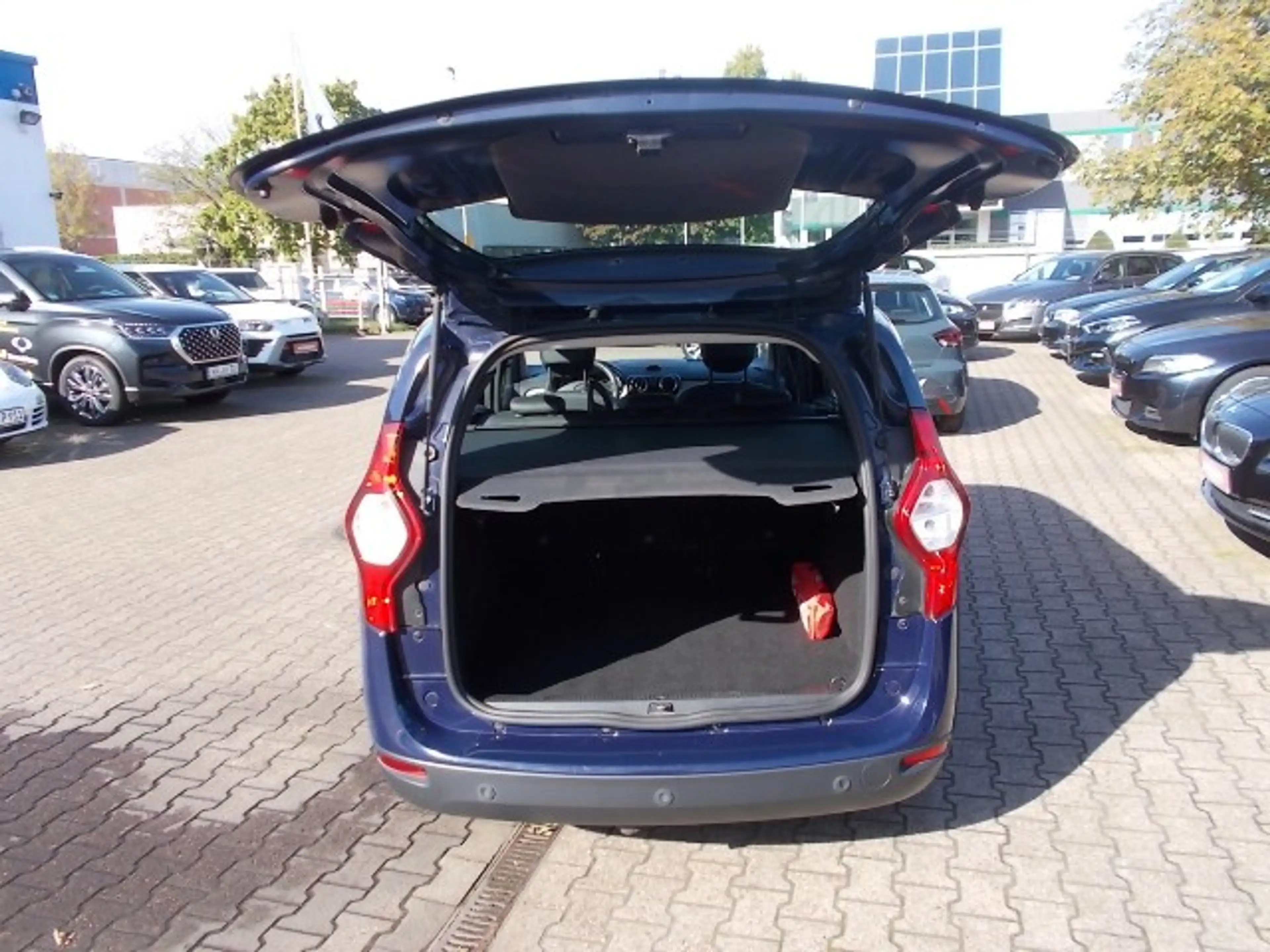 Dacia Lodgy Prestige, Leder, AHK, Navi, Allwetter, Klima — photo 12