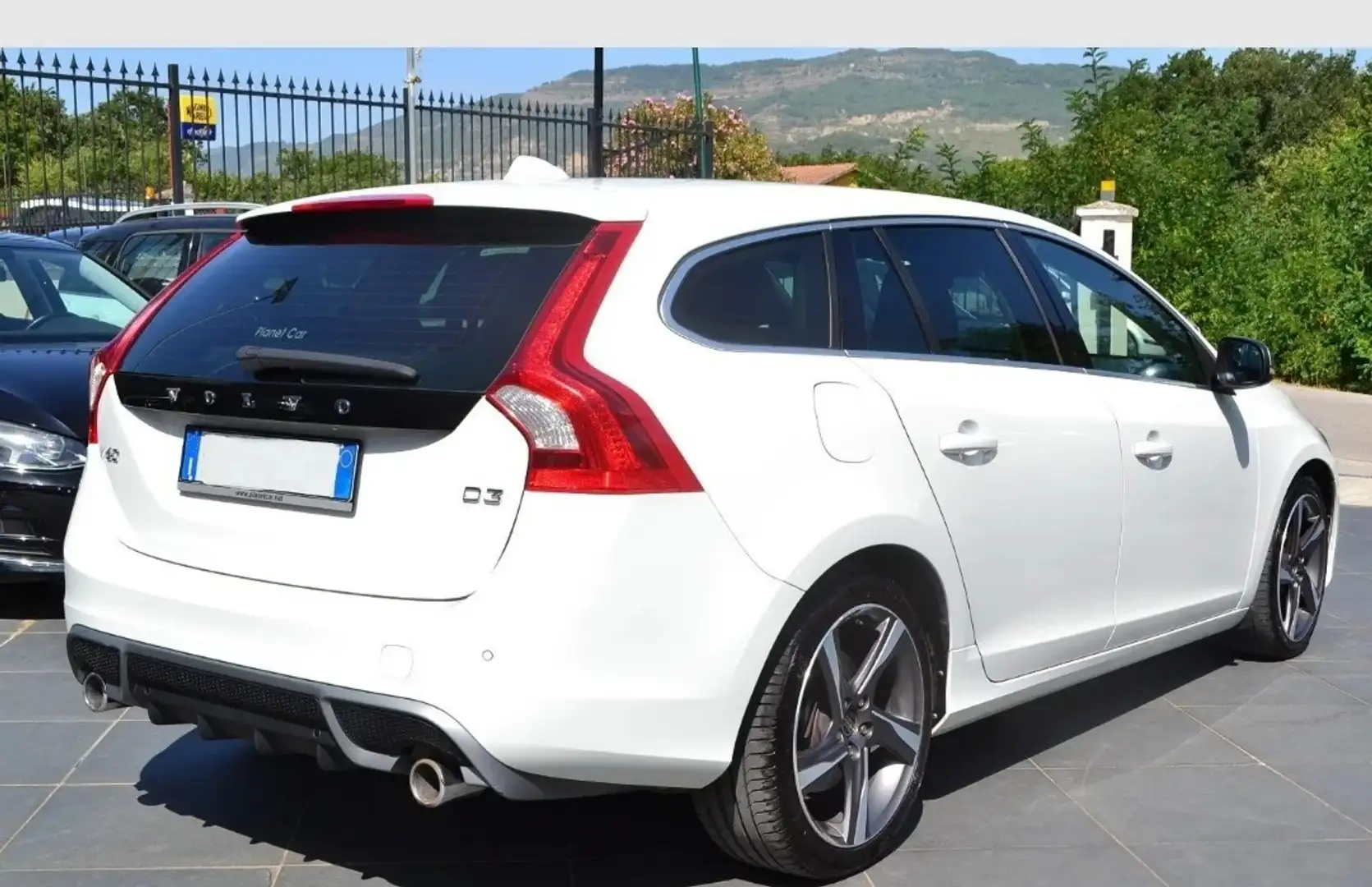 Volvo V60 D3 R-line 2.0 Alb - 2