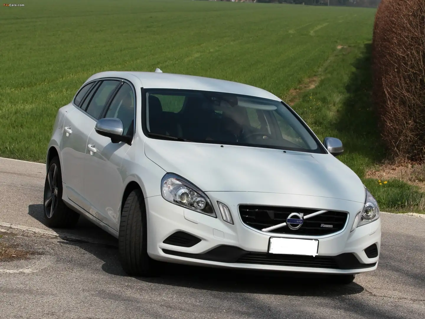 Volvo V60 D3 R-line 2.0 Alb - 1