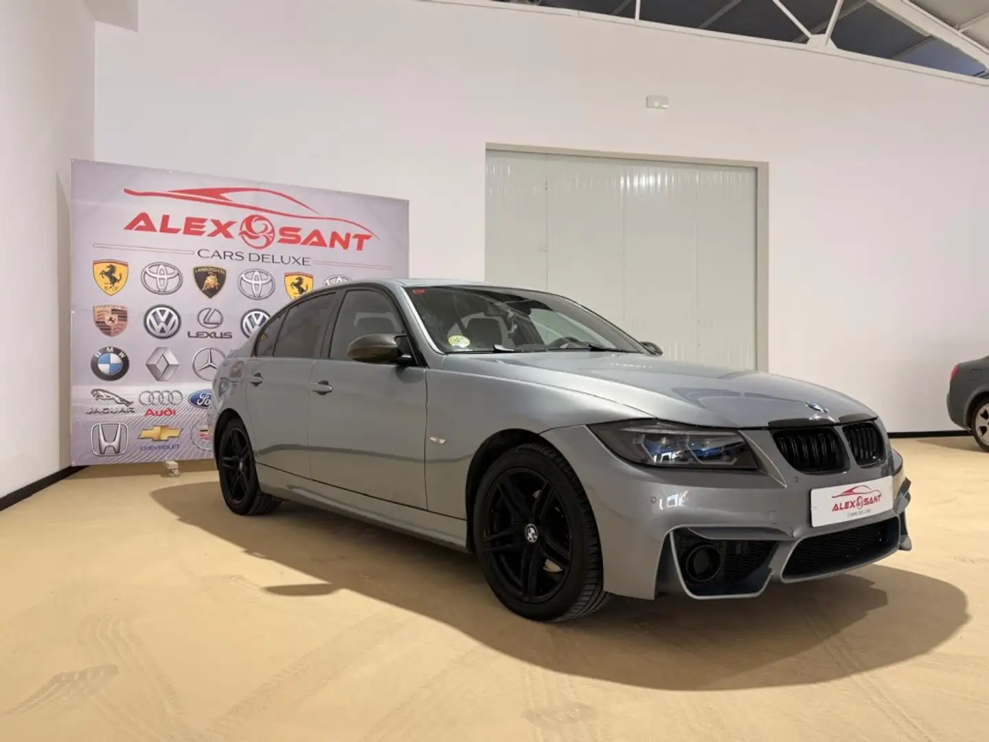 BMW 320 320d Aut. Gris - 2