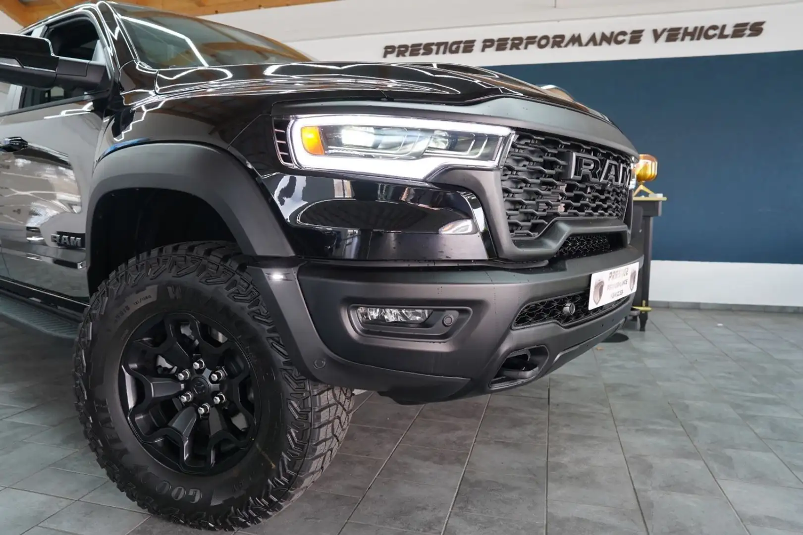 Dodge RAM RHO 540 PS 3.0 Hurricane Schwarz - 2