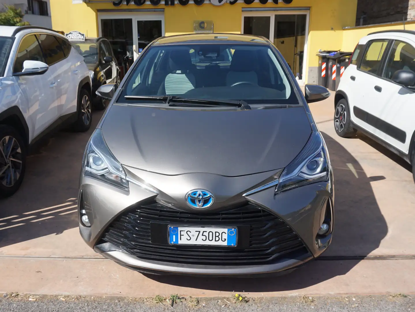 Toyota Yaris Yaris III 2017 5p 1.5h Active my18 Grigio - 1