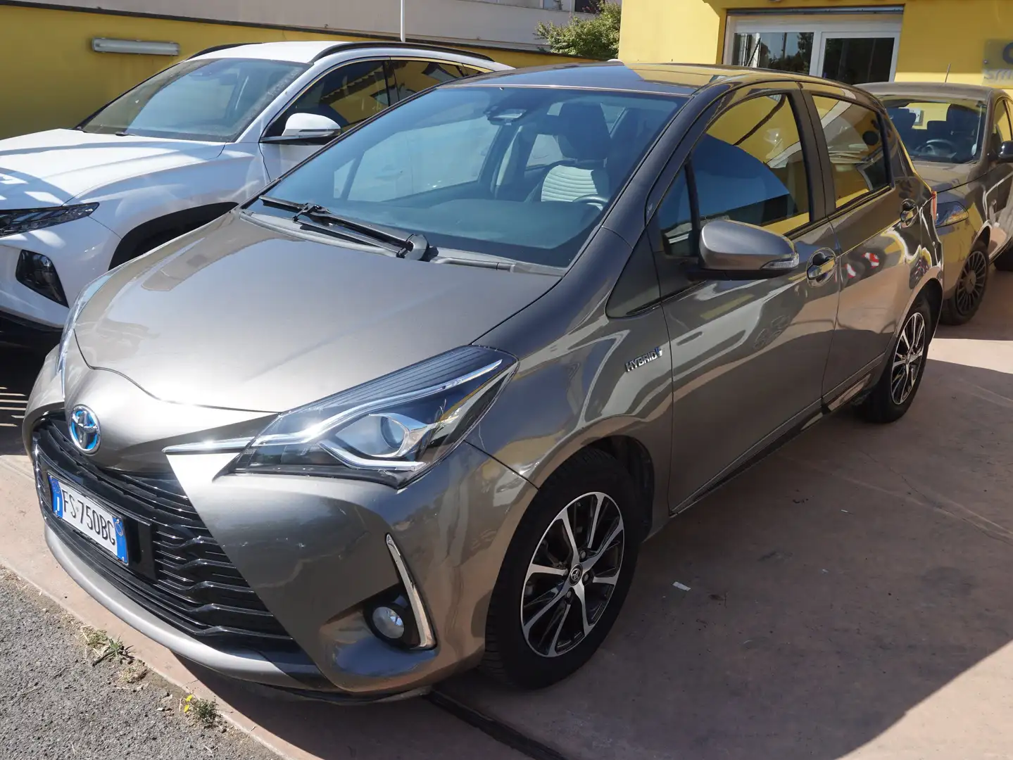 Toyota Yaris Yaris III 2017 5p 1.5h Active my18 Grigio - 2