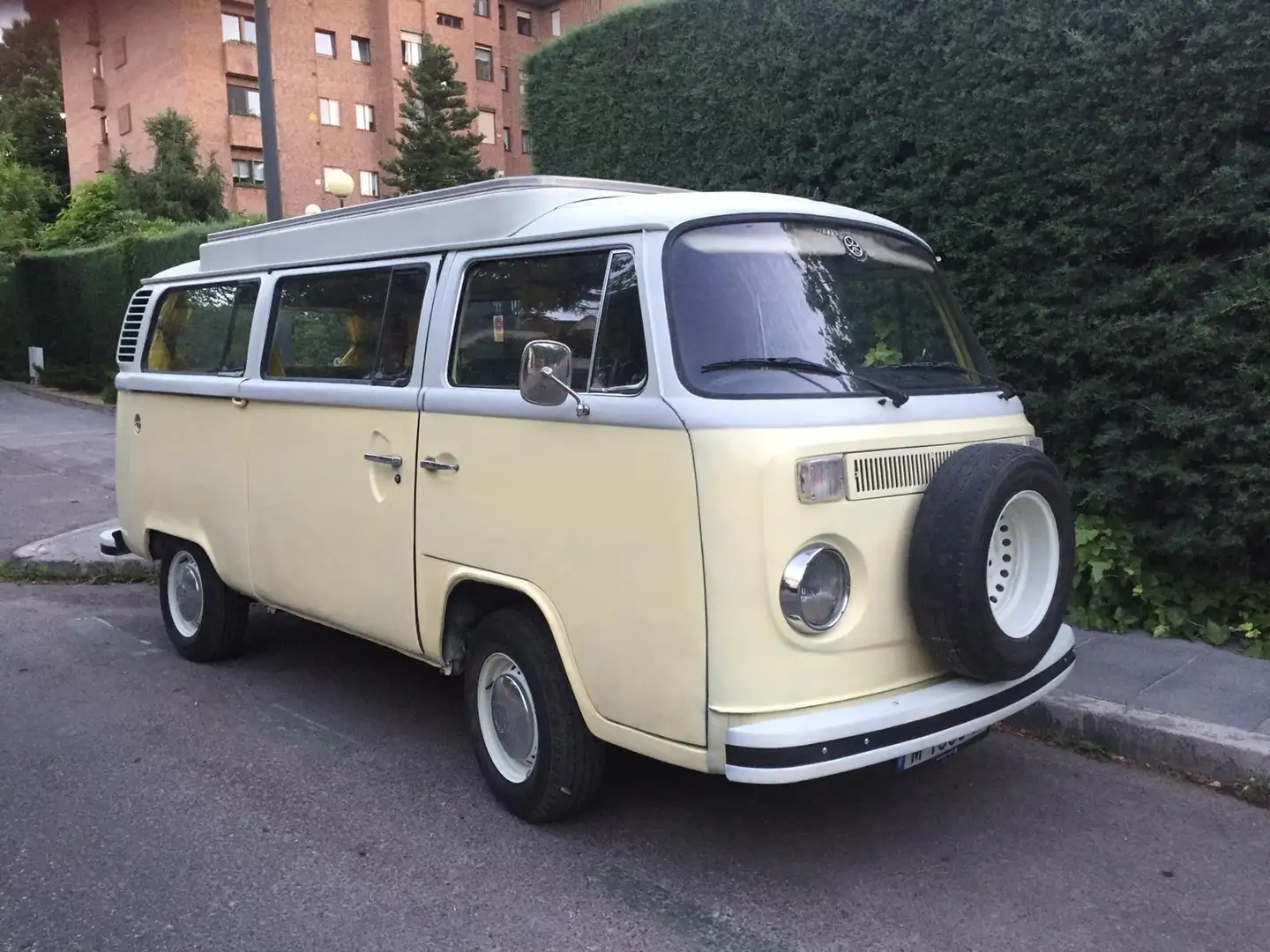 Volkswagen T2 KOMBI WHOMMOBIL Amarillo - 1