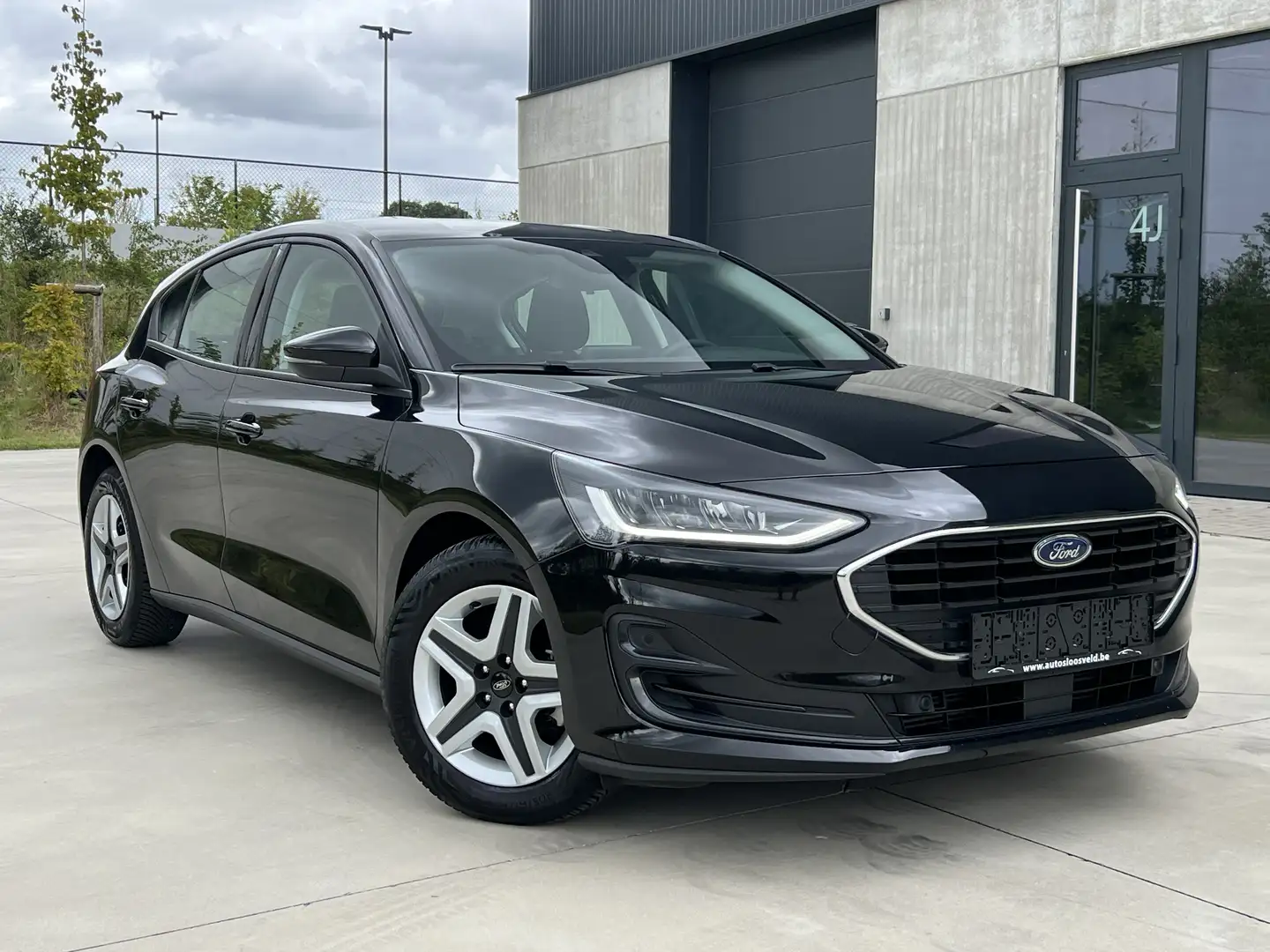 Ford Focus 1.0 EcoBoost Euro 6d/ NAVI / CARPLAY/ LED / CRUISE Zwart - 1