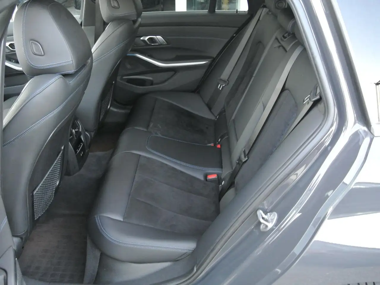 BMW 330 e touring xDrive ** M Paket ** virt. CP * LEDER *, миниатюра 8