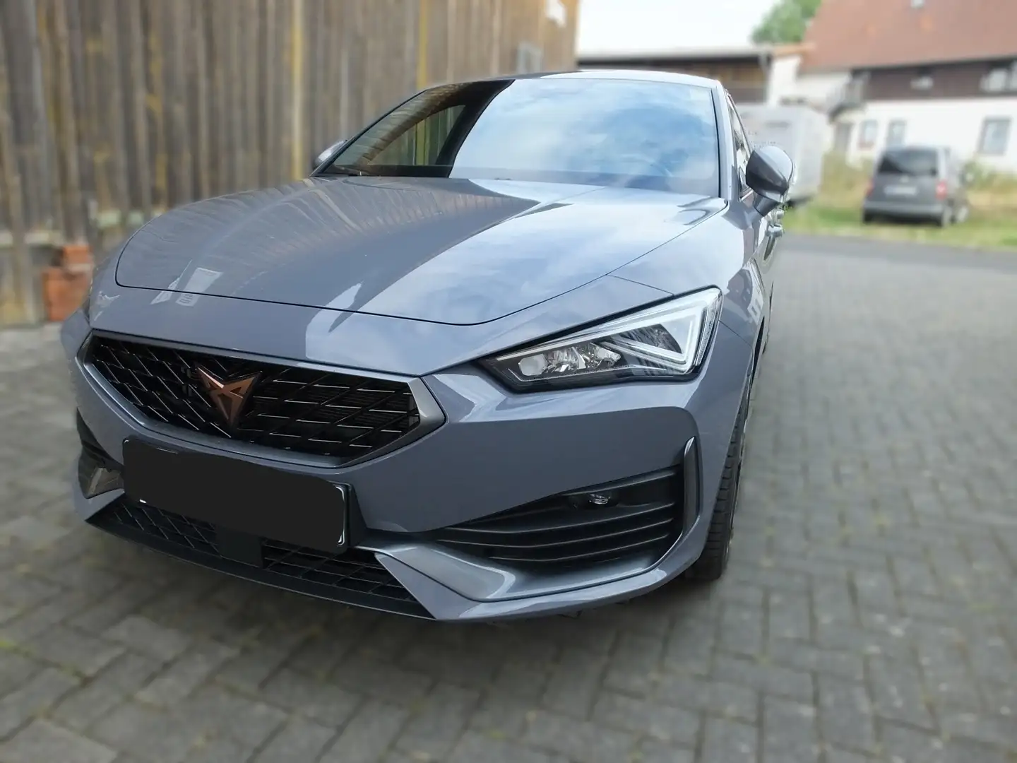 CUPRA Leon Leon 1.4 e-Hybrid (180 kW System) Grau - 2