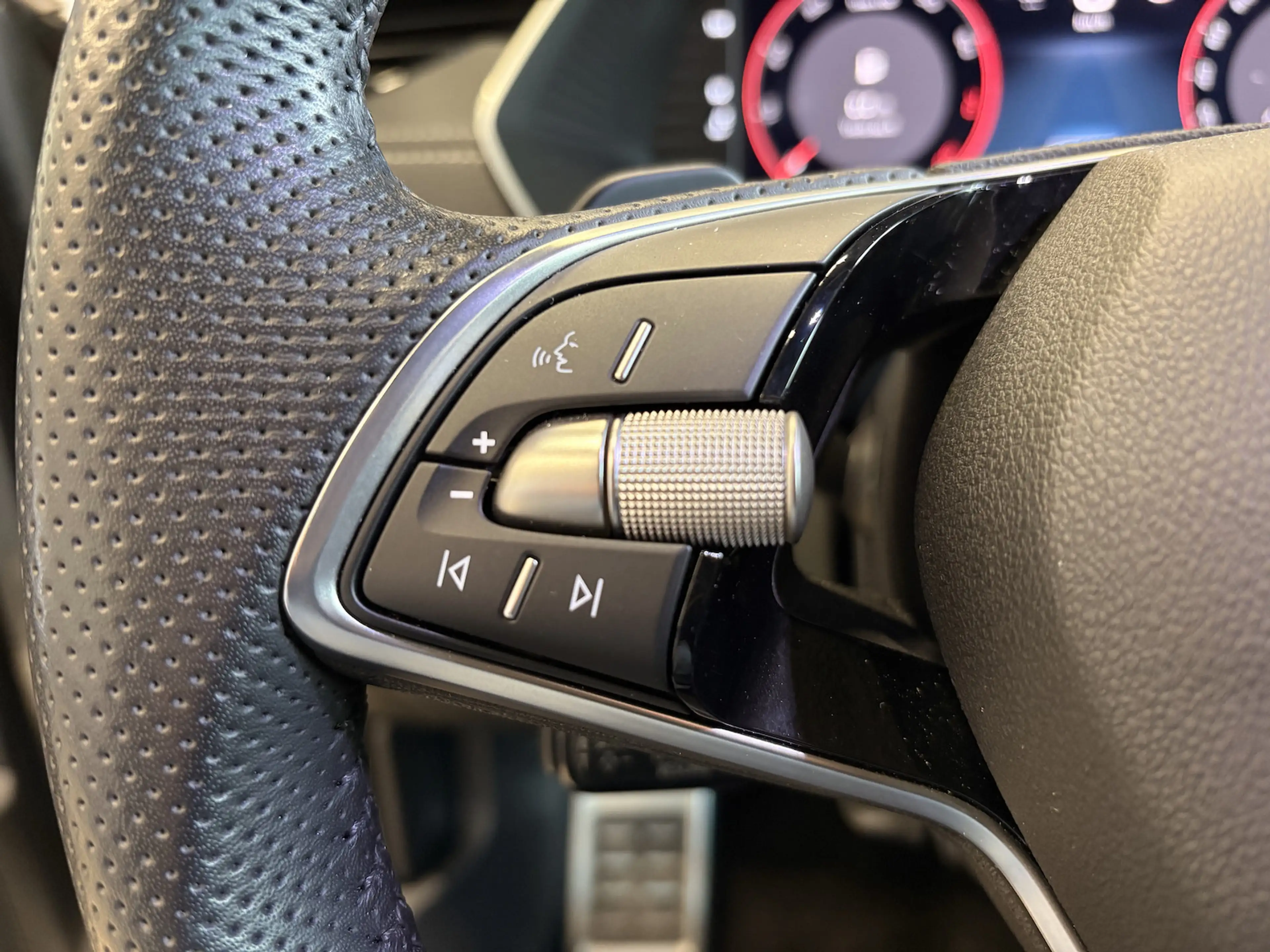 Skoda Octavia 1,5TSI mHEV DSG Sportline Pano AHK Matrix18´ — photo 11