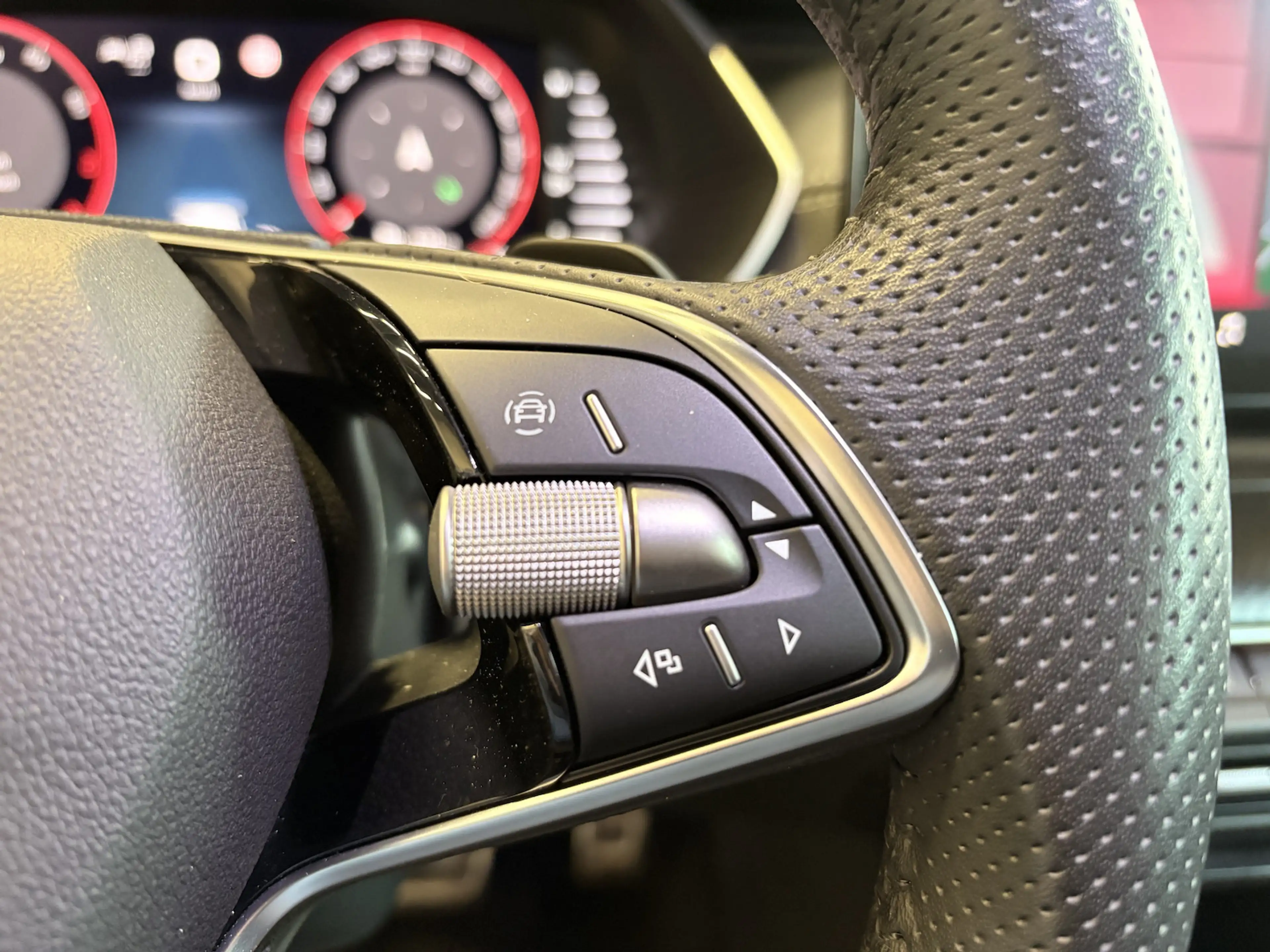 Skoda Octavia 1,5TSI mHEV DSG Sportline Pano AHK Matrix18´ — photo 12