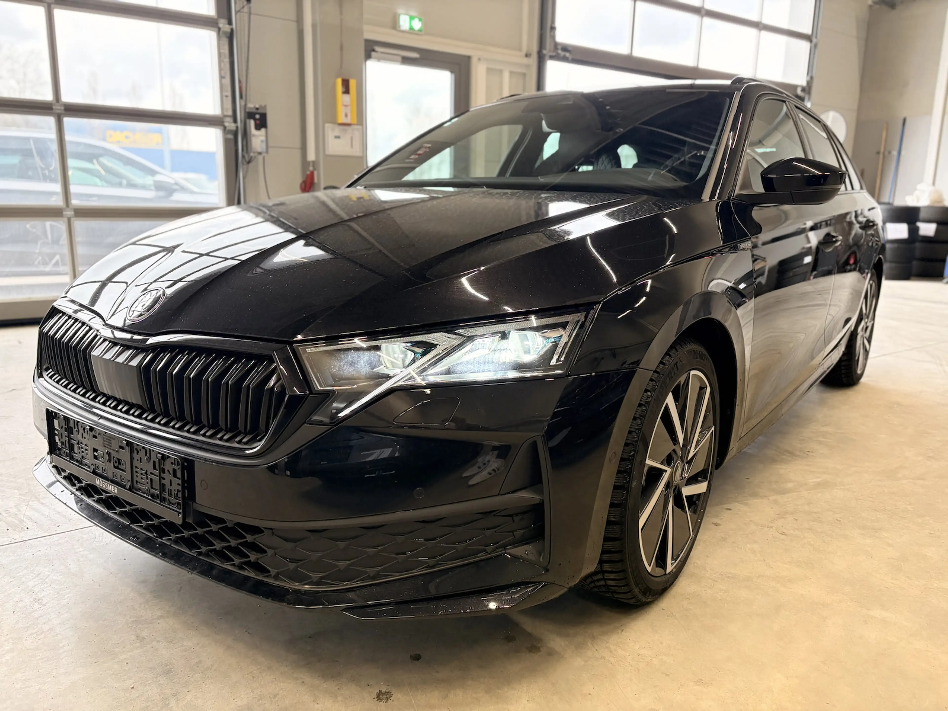 Skoda Octavia 1,5TSI mHEV DSG Sportline Pano AHK Matrix18´