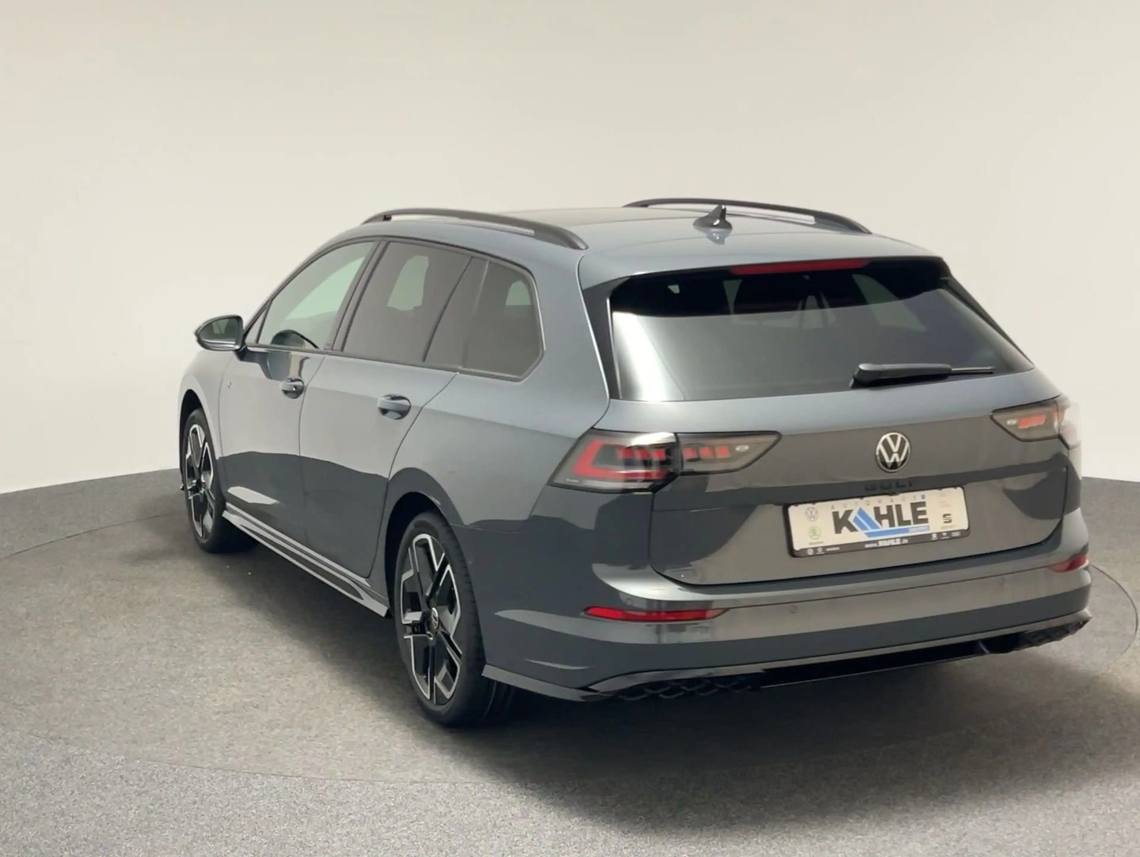 Volkswagen Golf Variant R-Line 2.0 l TDI DSG CarPlay Pano — photo 6