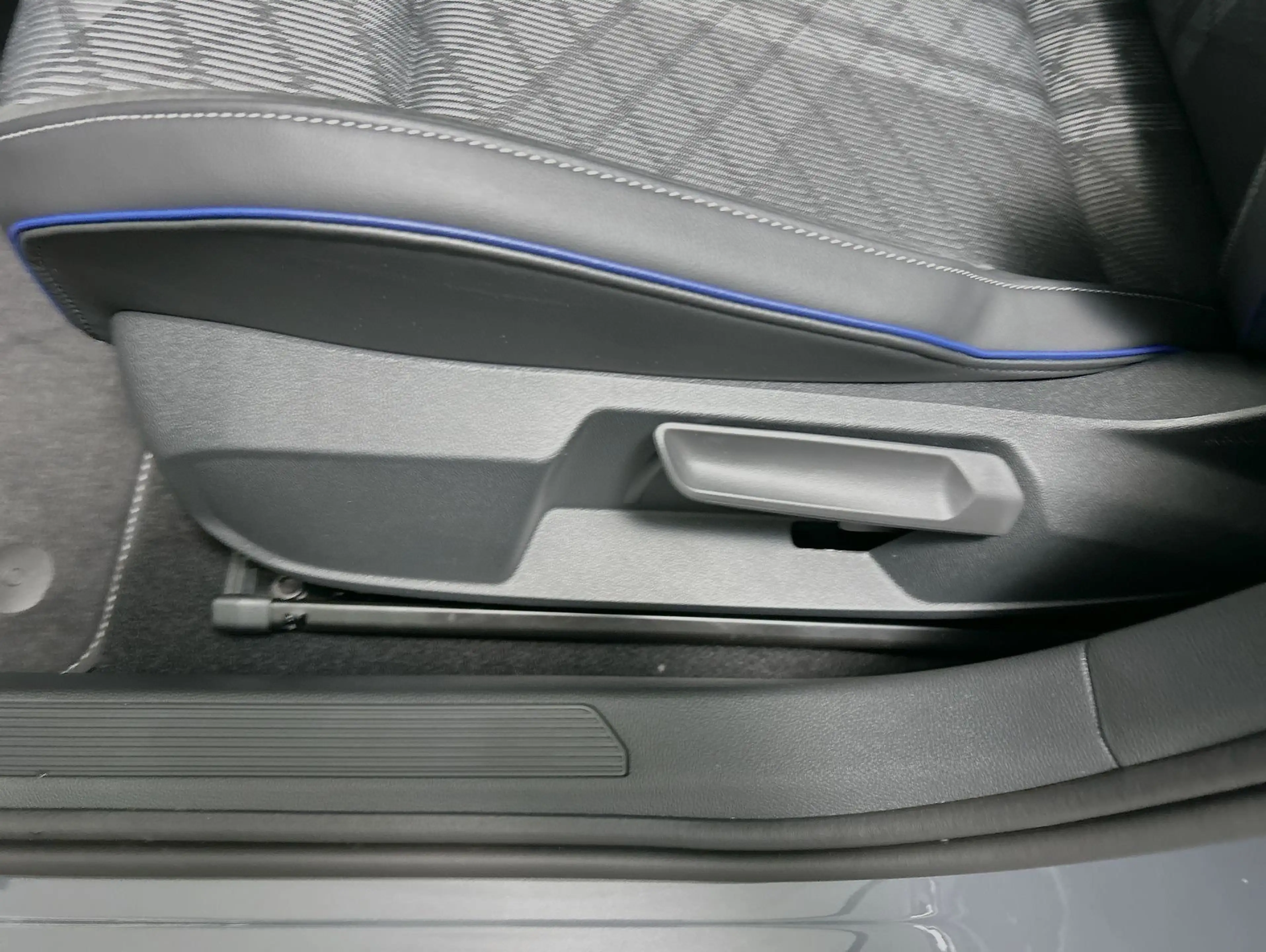 Volkswagen Golf Variant R-Line 2.0 l TDI DSG CarPlay Pano — photo 12
