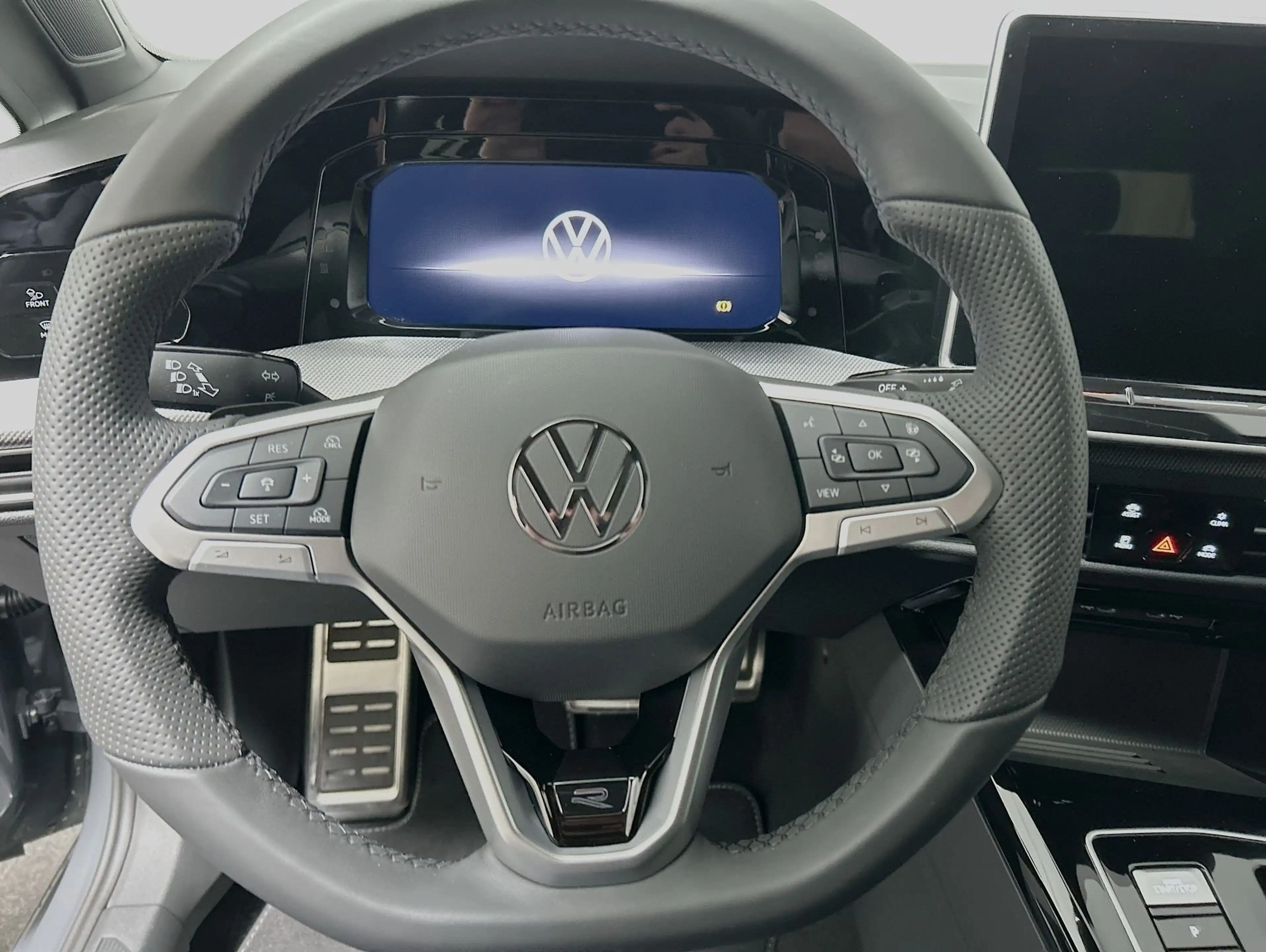Volkswagen Golf Variant R-Line 2.0 l TDI DSG CarPlay Pano — photo 9