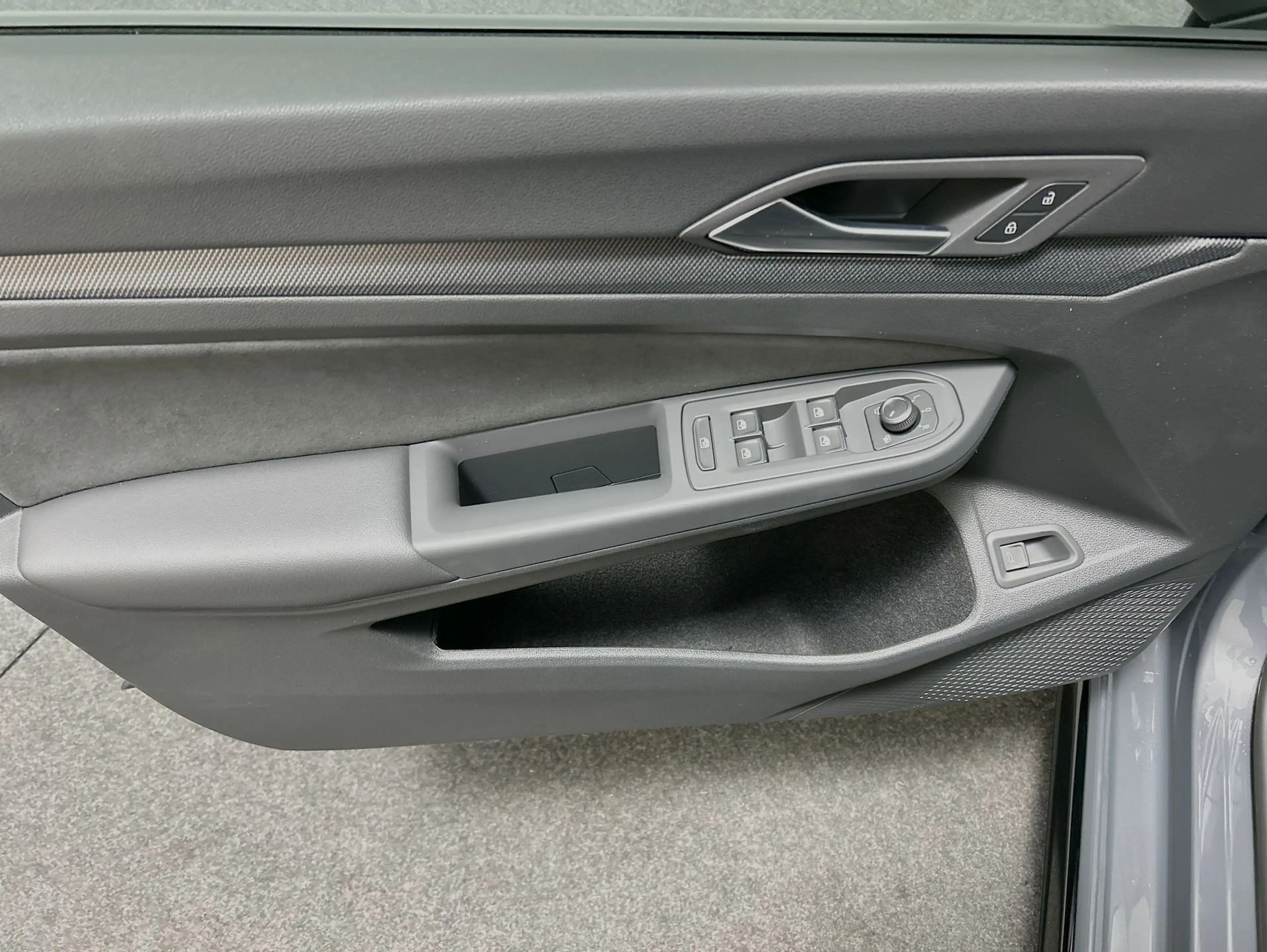 Volkswagen Golf Variant R-Line 2.0 l TDI DSG CarPlay Pano — photo 13