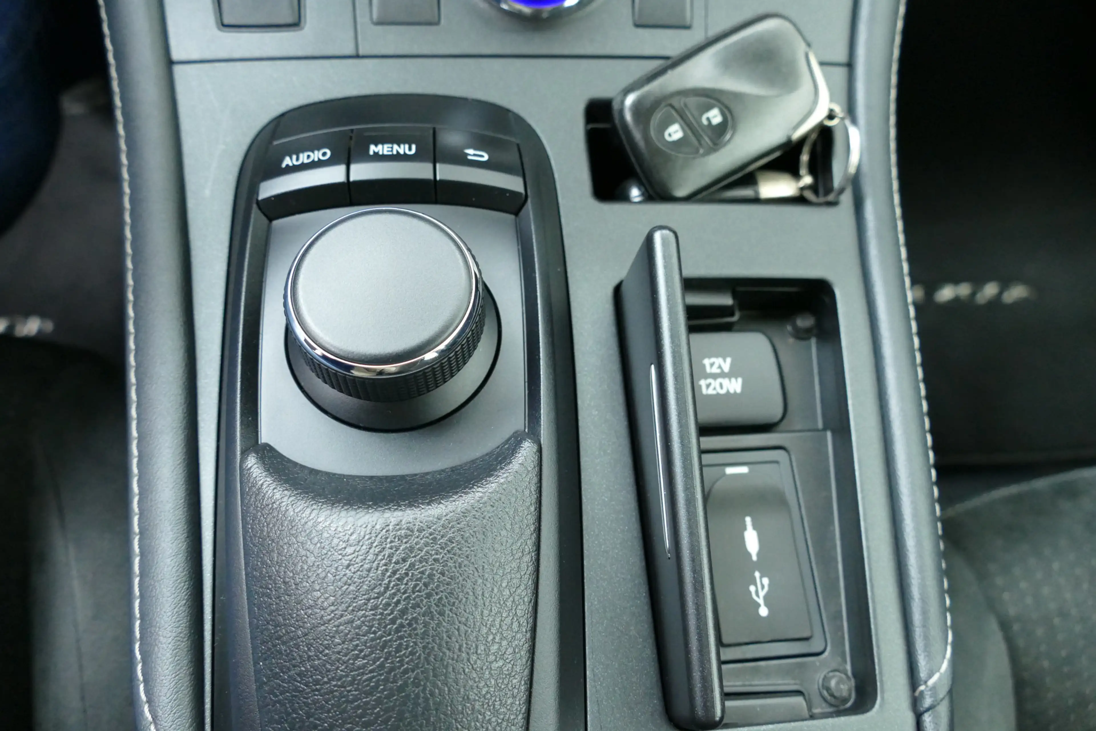 Lexus CT 200h Sport Edition. Wit Metallic, Camera, Navi, Clima, — photo 22