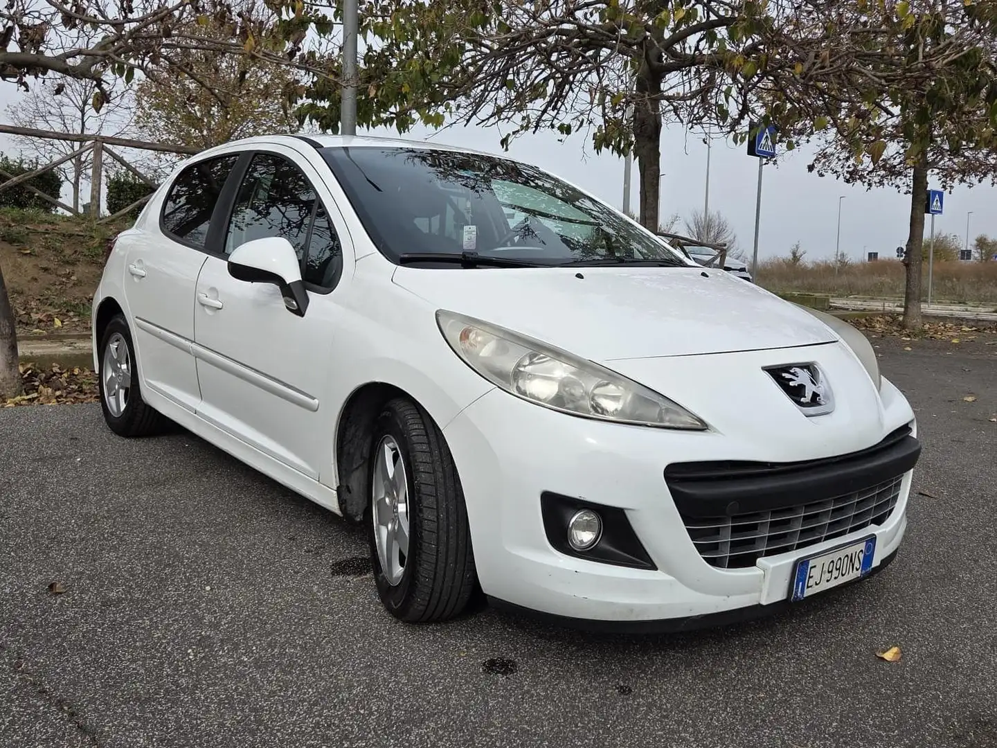 Peugeot 207 207 5p 1.4 hdi 8v Active 70cv Bianco - 1