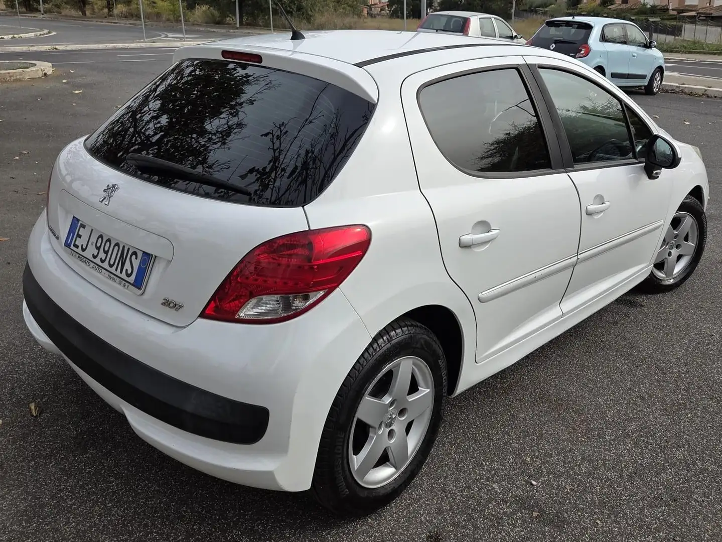 Peugeot 207 207 5p 1.4 hdi 8v Active 70cv Bianco - 2