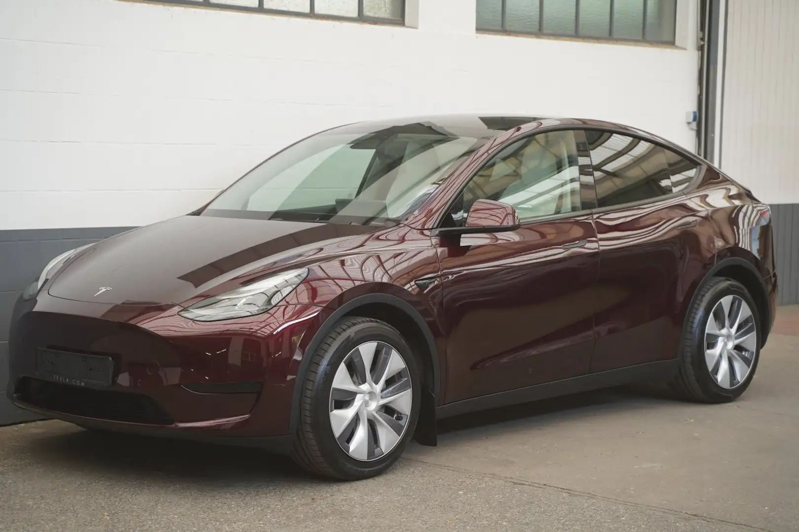 Tesla Model Y Standard Range RWD *innen weiß* Rouge - 1