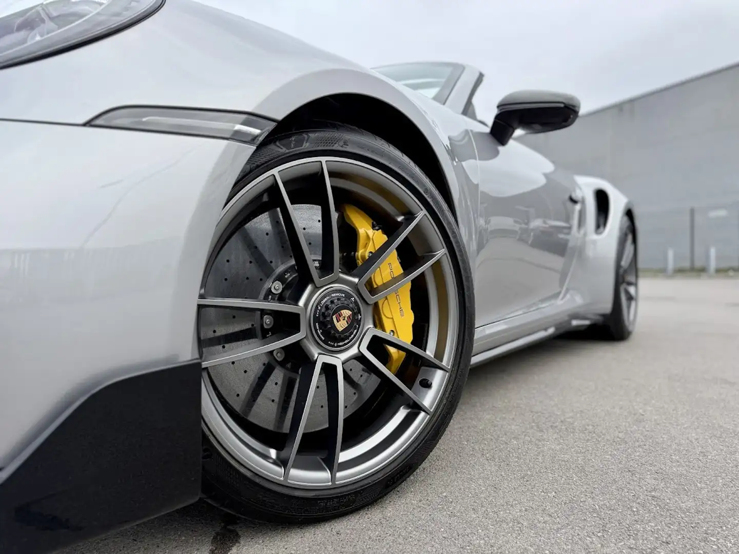 Porsche 911 (992) TURBO S Cabriolet / Flat 6 Bi-Turbo 650 CH PDK 8 / Grau - 2