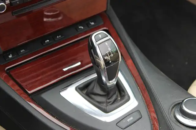 BMW 6 Series view 9