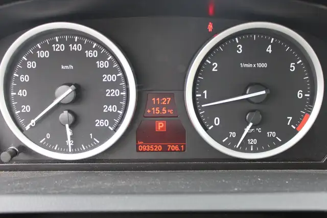 BMW 6 Series view 11