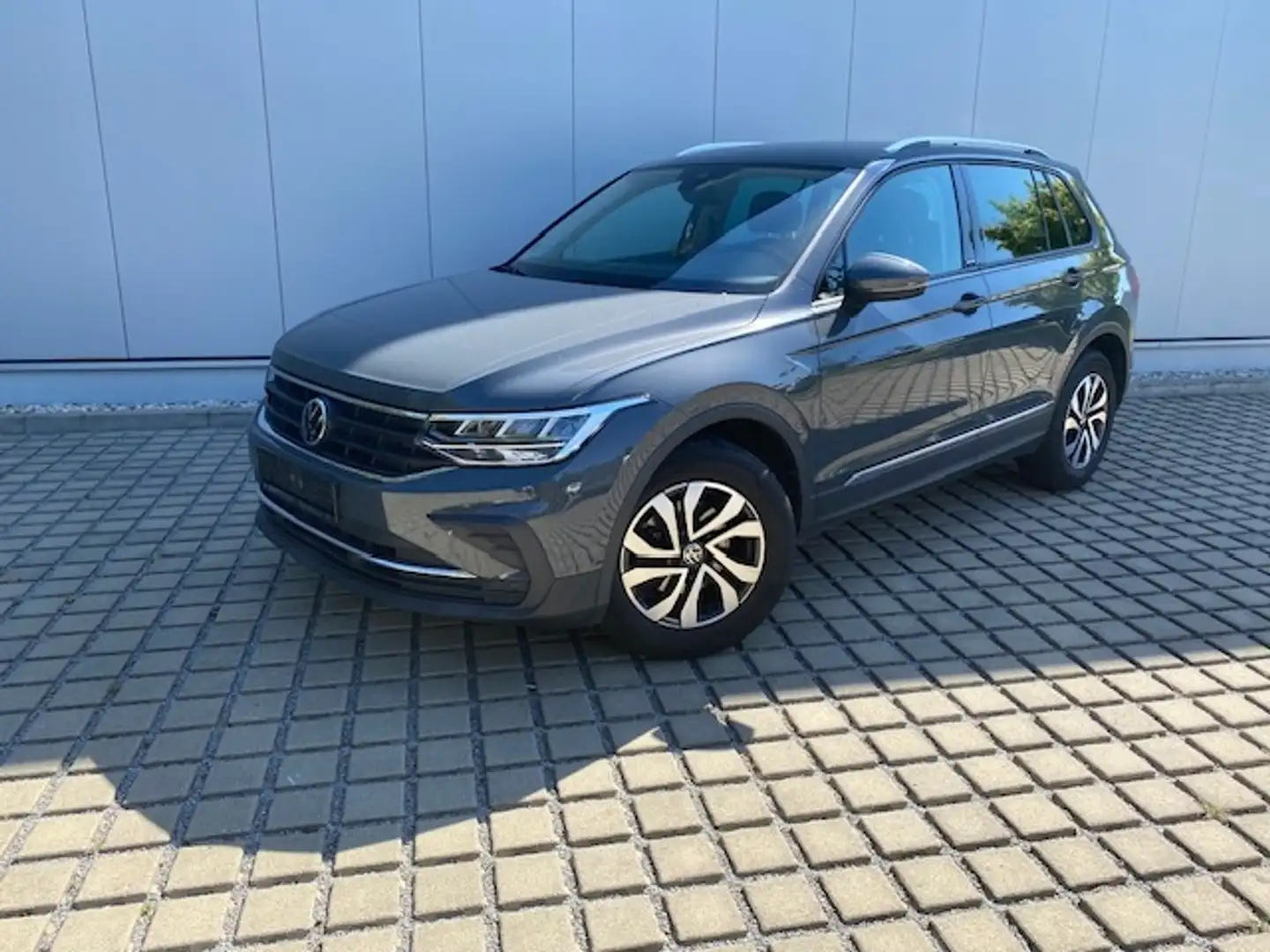 Volkswagen Tiguan 1.5 TSI Active LED/ACC/APP-CONNECT/PDC/LANE-ASSIS Grau - 2