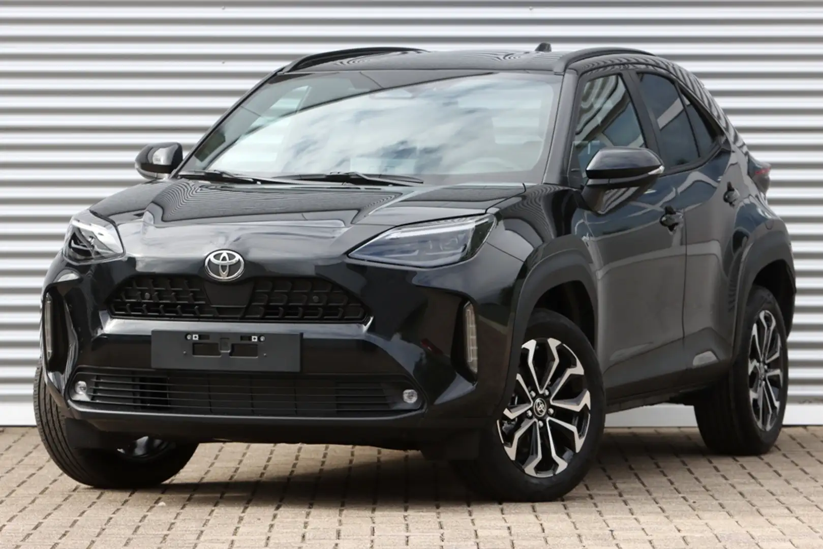 Toyota Yaris Cross 1.5 Hybrid 130 Team-Player NIEUW Safety+ Winter-Pa Zwart - 1