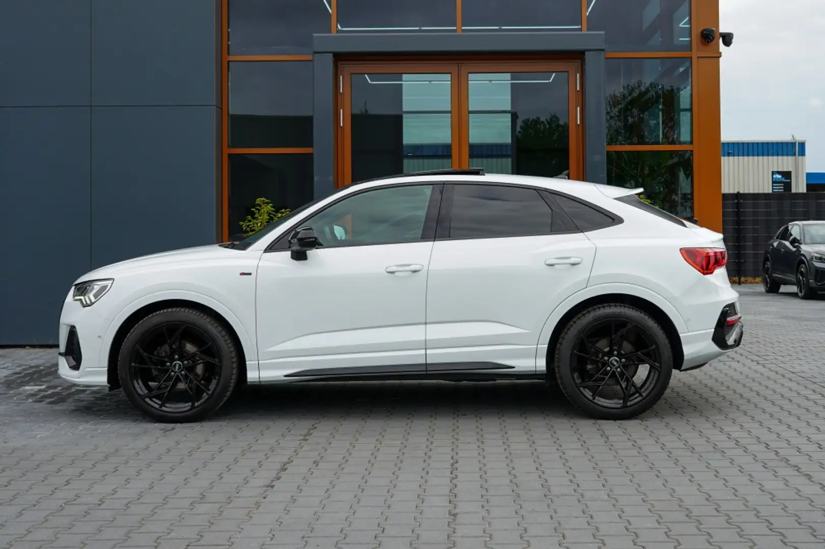 Audi Q3 Sportback 35 TFSI S Edition | 3X S-Line | Pano | 3 Wit - 2