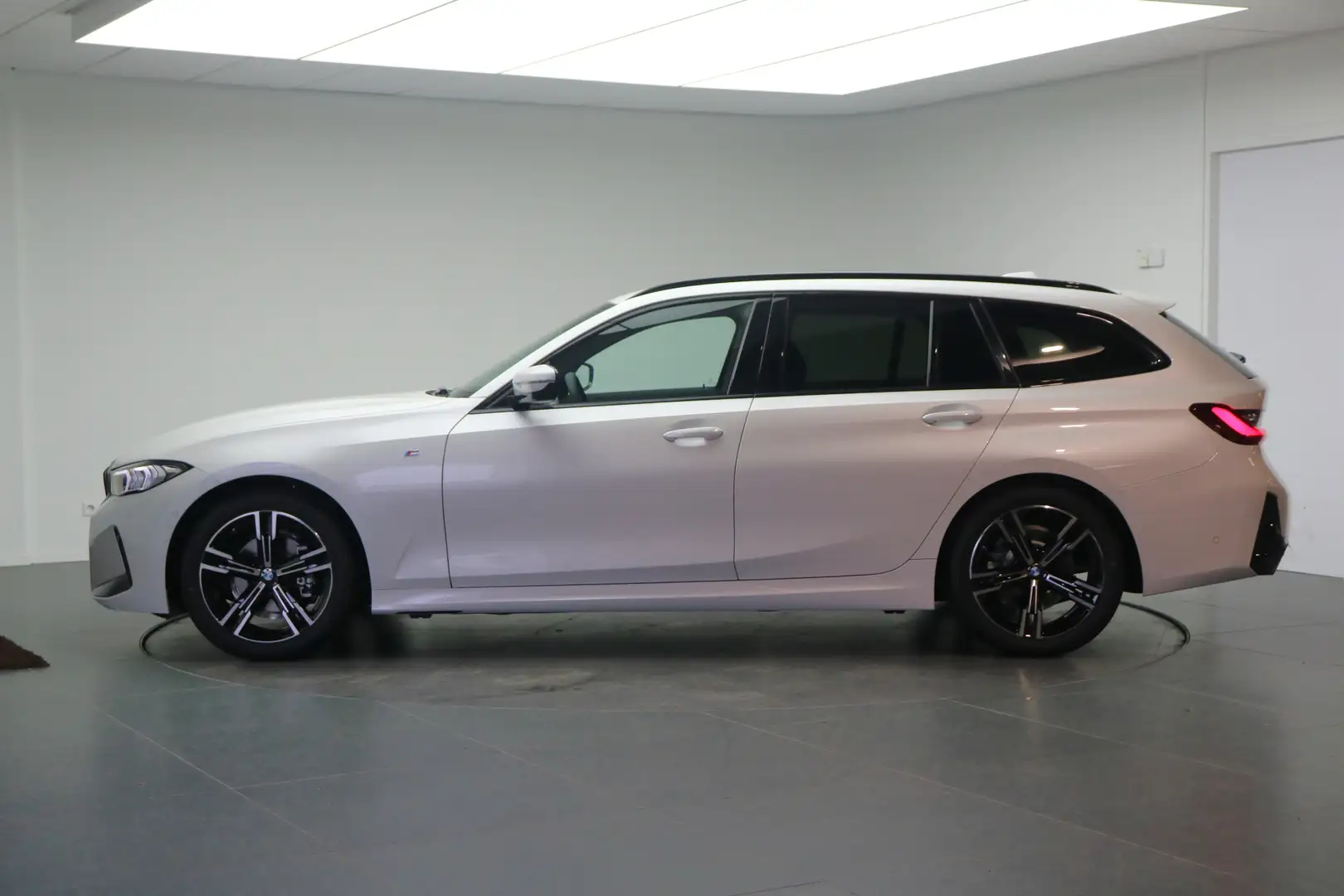 BMW 318 3 Serie Touring 318i High Executive M Sport Automa Wit - 2