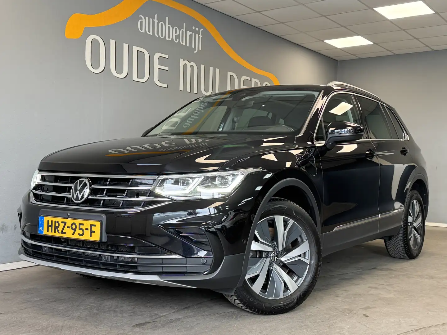 Volkswagen Tiguan 1.4 TSI eHybrid Business+ 360° Camera/Trekhaak/Nav Negro - 1