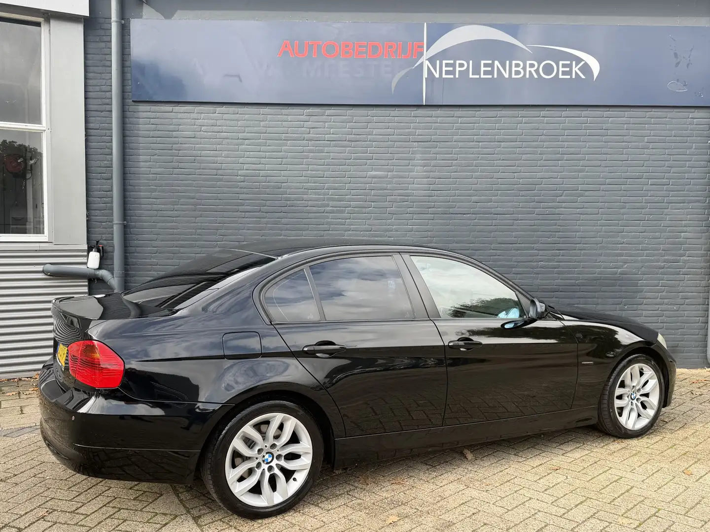 BMW 320 3-serie 320i Dynamic Executive Bj 2005 Apk 05-2026 Schwarz - 2