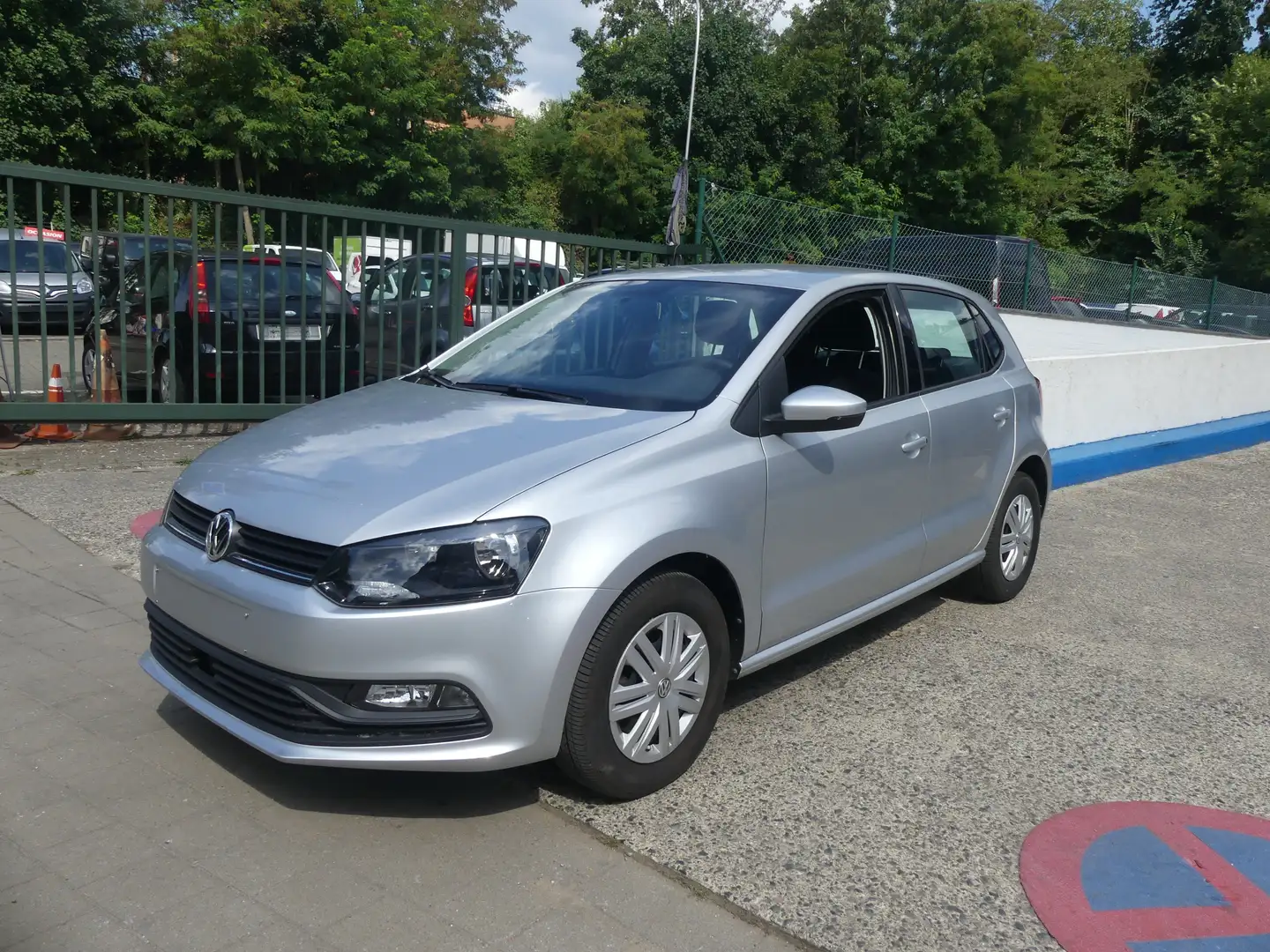 Volkswagen Polo 1.0i Trendline 12400 KM Argent - 1